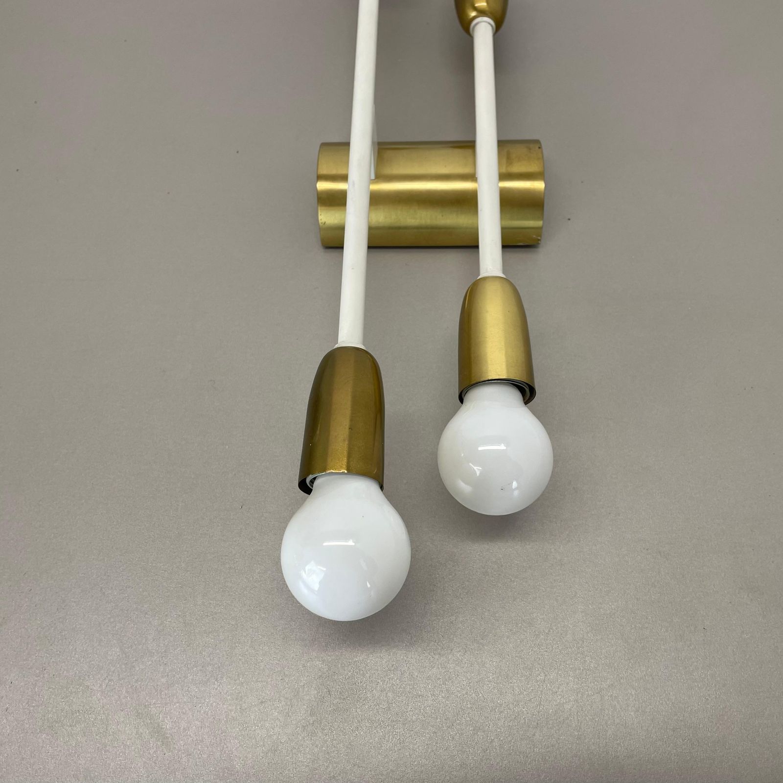 Rare Minimalist 37cm Brass Stilnovo Style Theatre Wall Light Sconce, Italy 1950s photo vinterior