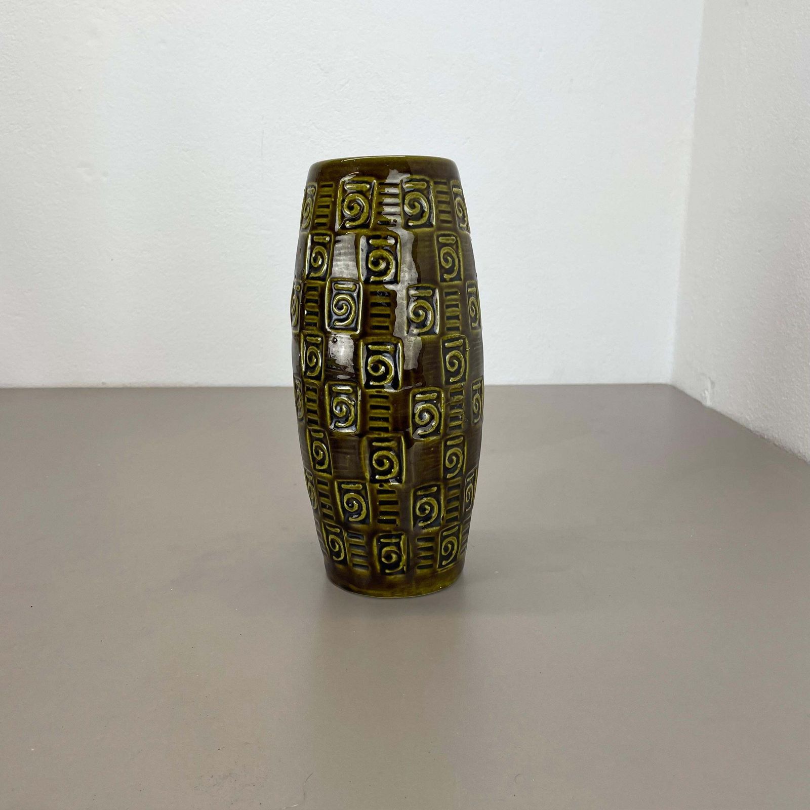 Extraordinary "Abstract Line" Tube Pottery Fat Lava Vase Scheurich Germany  1970 photo furniture