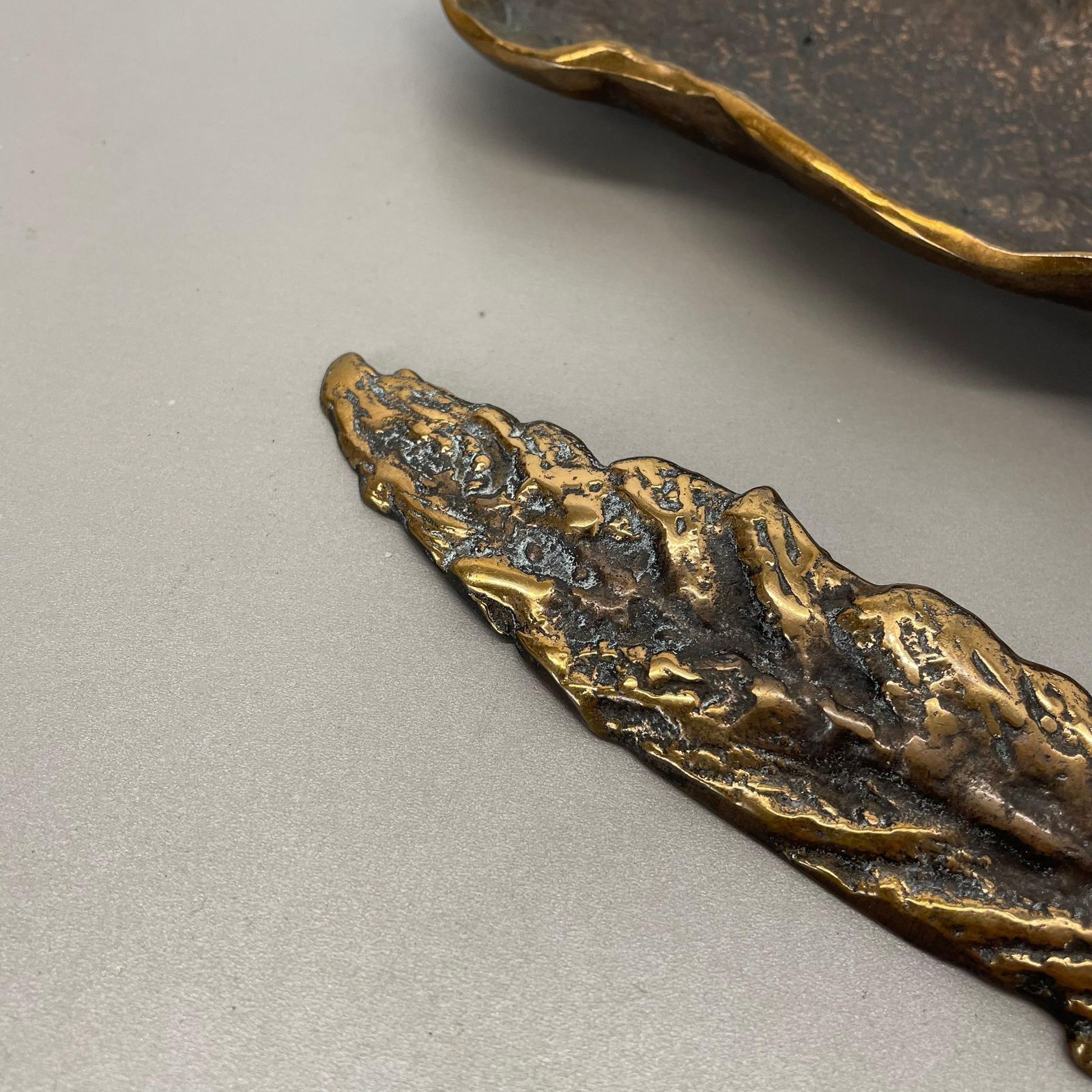 Bronze Desk Shell Plate And Letter Opener Auböck Hagenauer Era, Germany, 1970s photo Home Decor