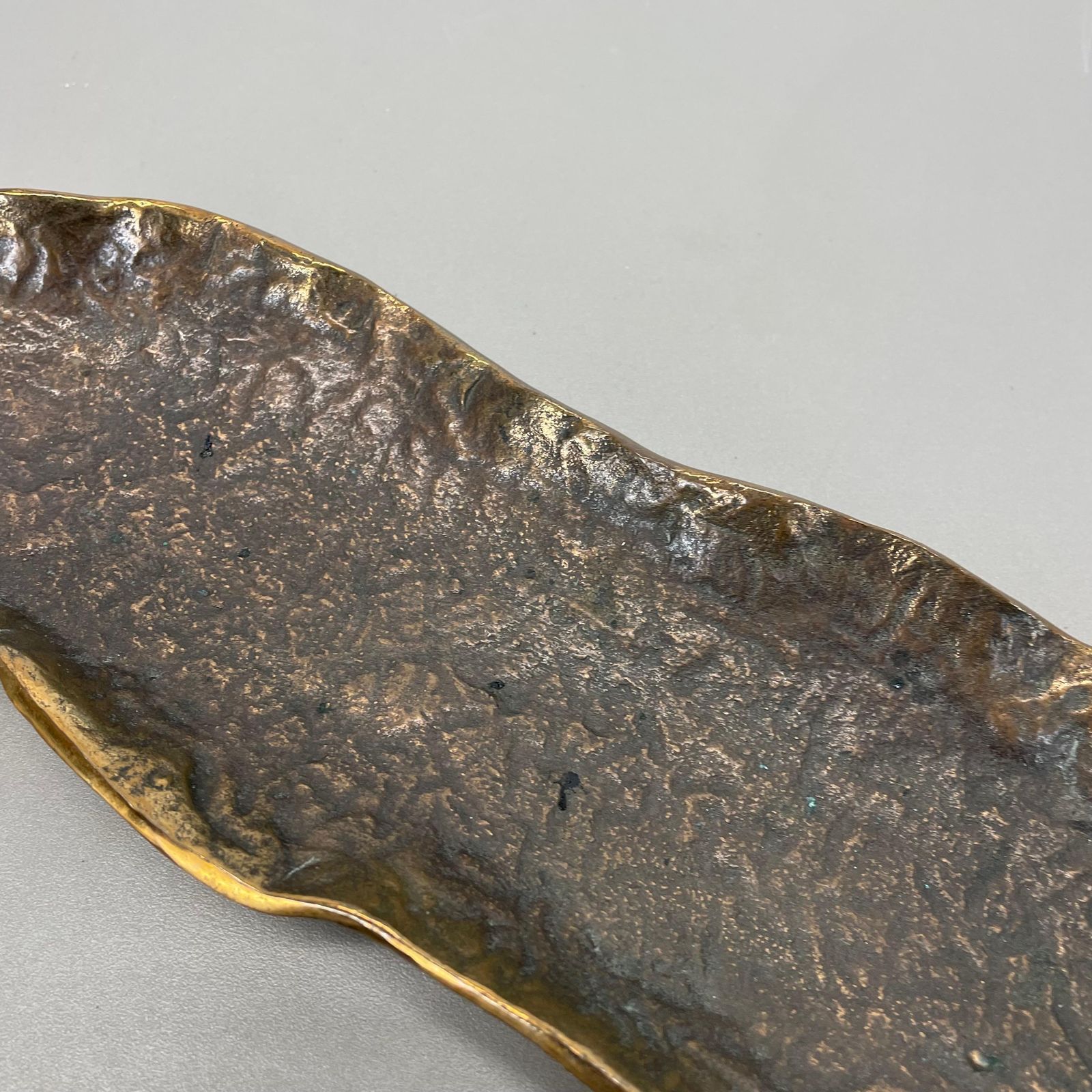 Bronze Desk Shell Plate And Letter Opener Auböck Hagenauer Era, Germany, 1970s photo vintage