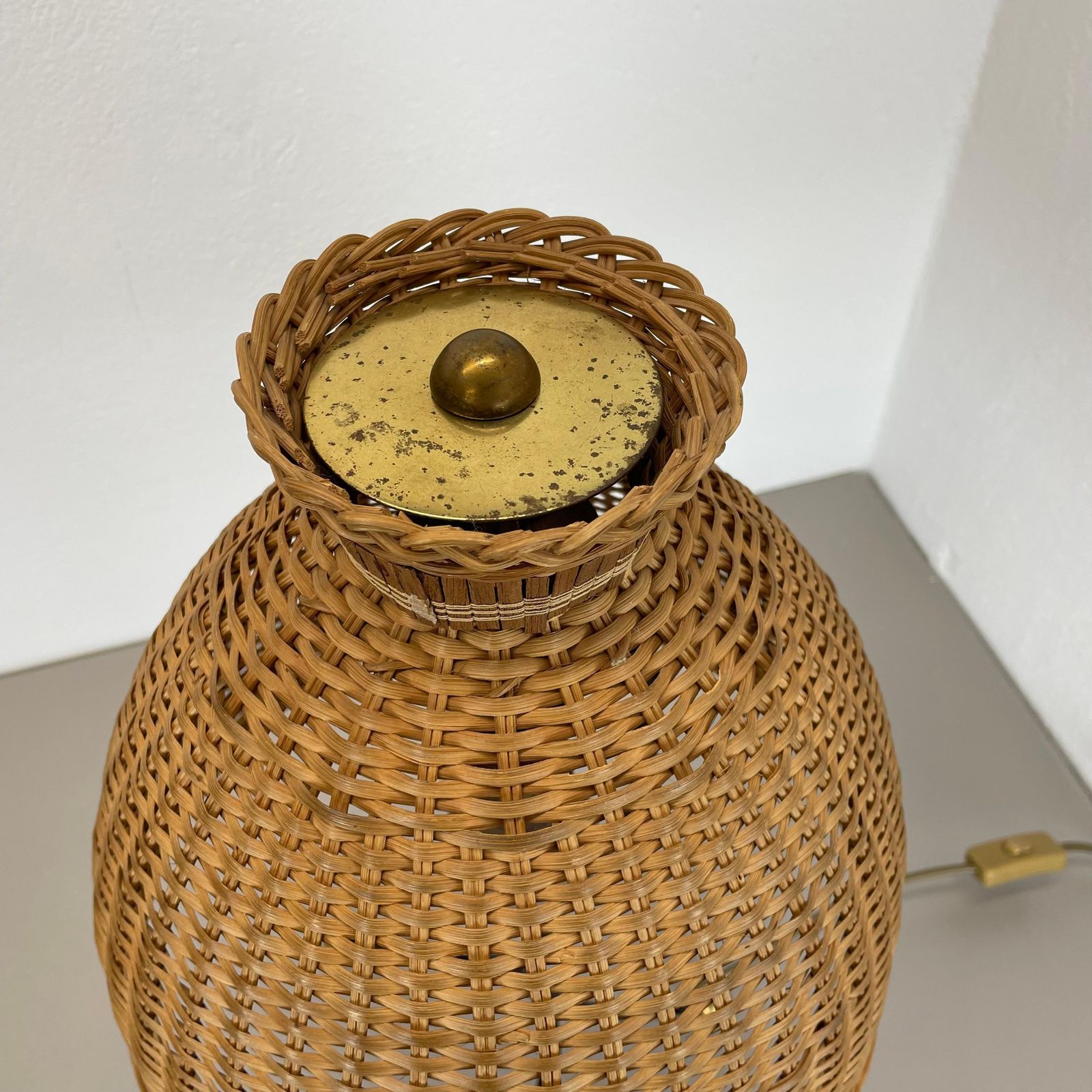 2166.0 Xxl 57cm Beautiful Kalmar Style Metal + Rattan Tripod Table Light, Austria 1960s photo