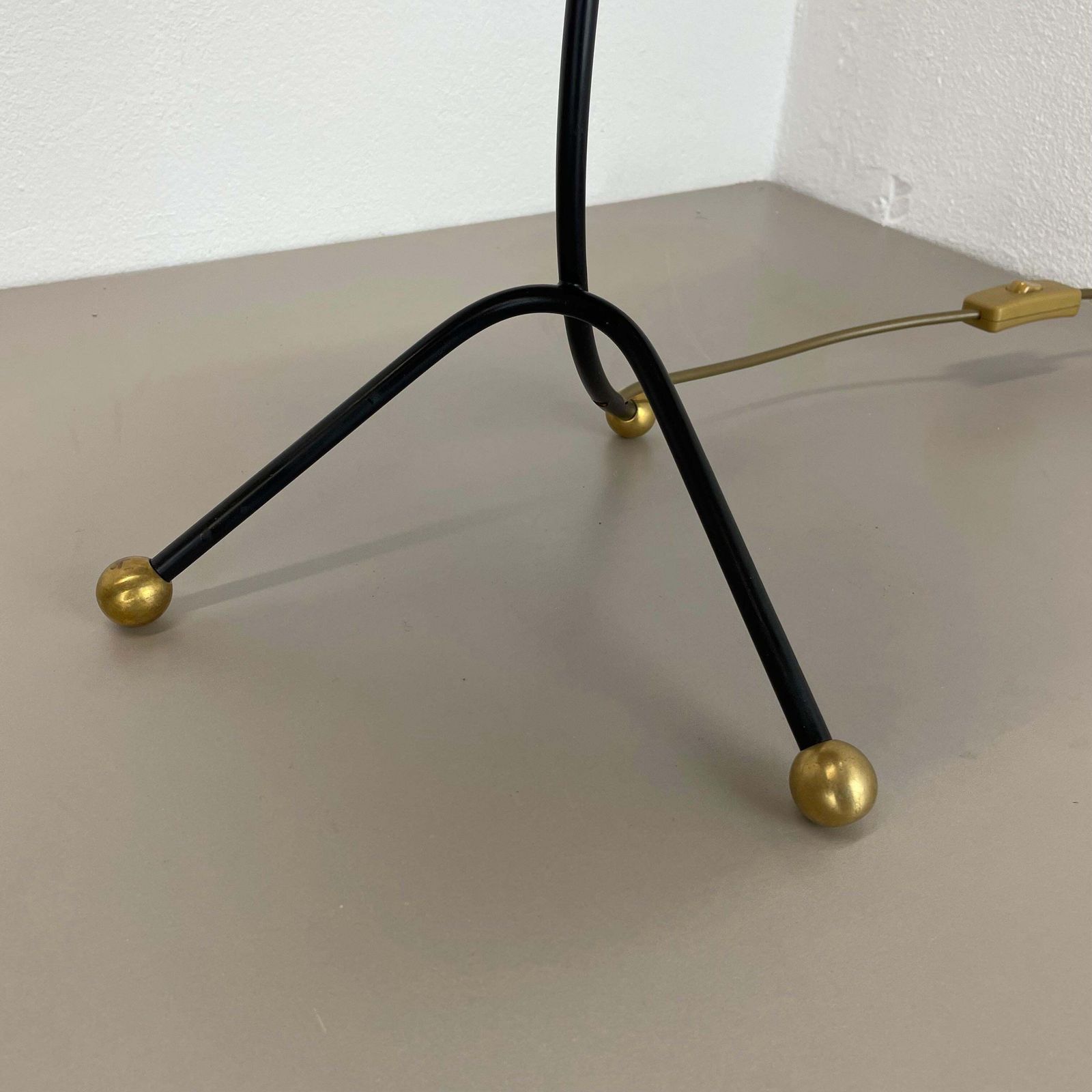 photo vintage Xxl 57cm Beautiful Kalmar Style Metal + Rattan Tripod Table Light, Austria 1960s