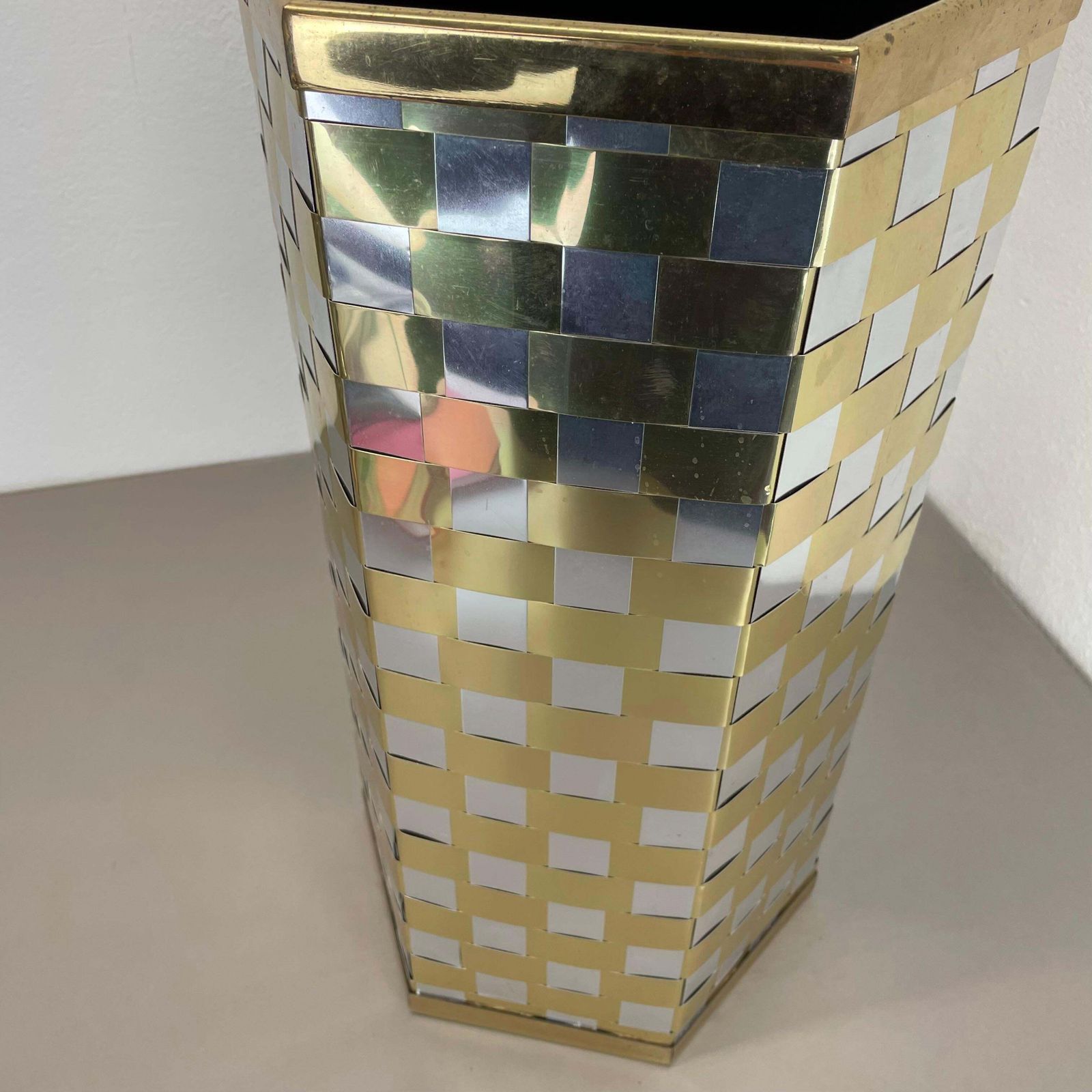 photo furniture Abstract Hexagonal Bicolor Umbrella Stand In Style Of Paul Evans, Italy 1970s