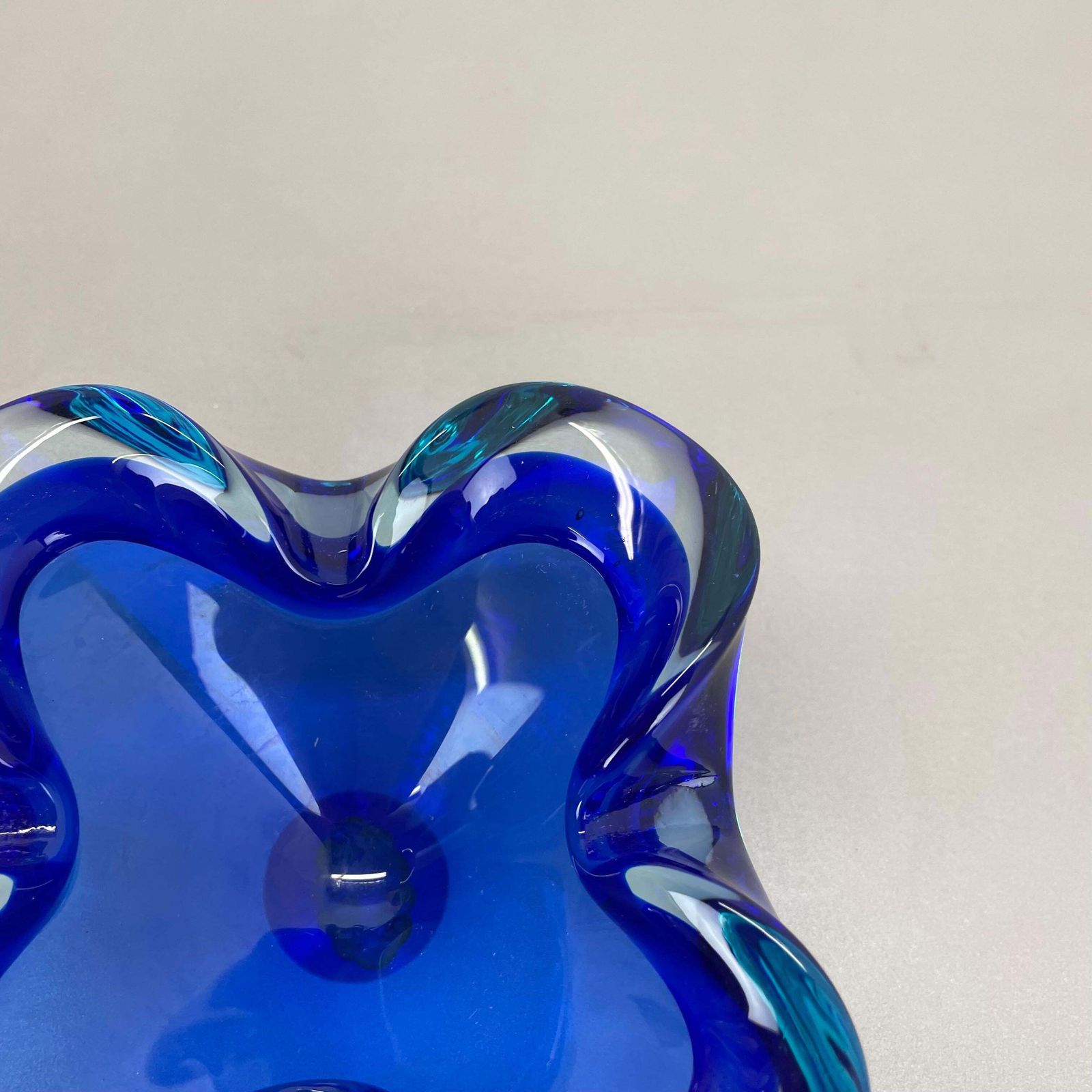 photo furniture Unique Large Blue Murano Glass Multicolor Bowl Element Shell Italy, 1970