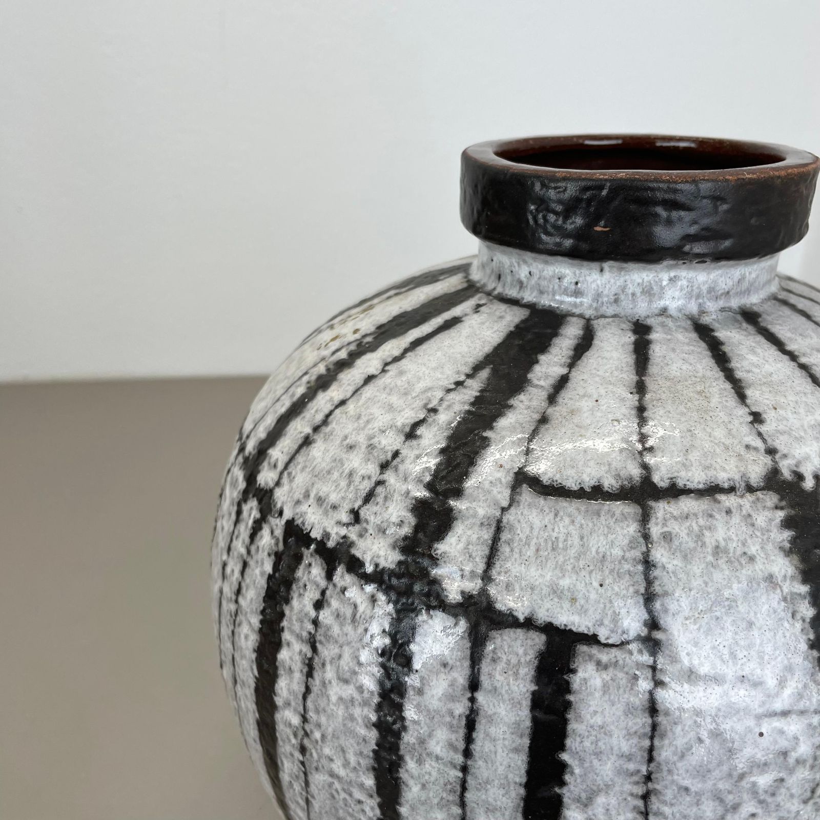 Large 30cm Ceramic Brutalist Vase Fat Lava Carstens Tönnieshof, Germany, 1970s photo vintage