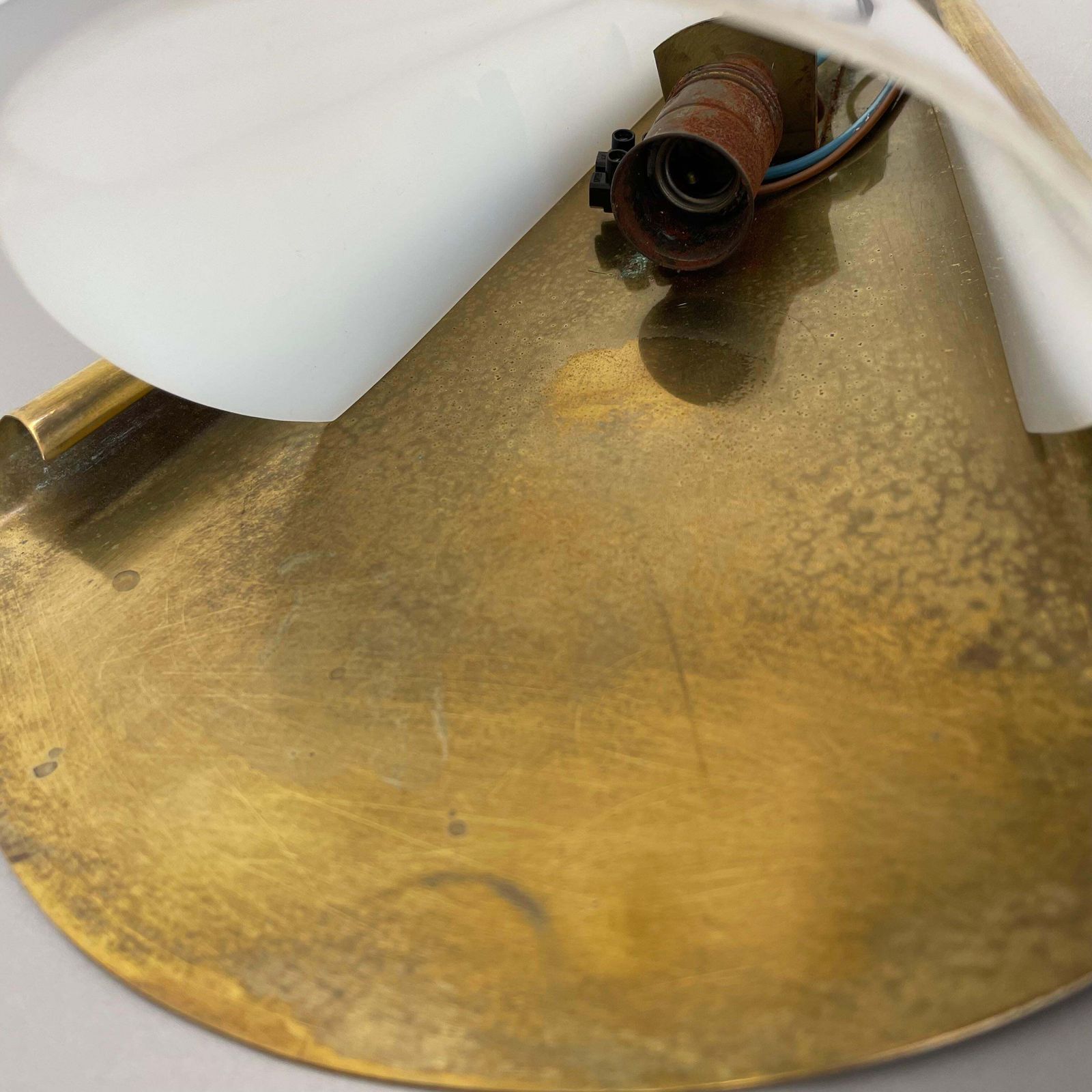 photo vinterior Rare Minimalist Brass And Plexiglass Stilnovo Style Wall Light, Italy 1950s