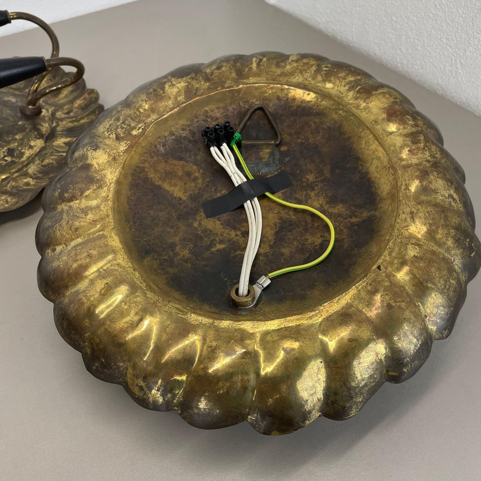 photo vintage Set Of 2 Brass 31cm Gio Ponti Style Theatre Wall Light Sconces, Italy, 1950s