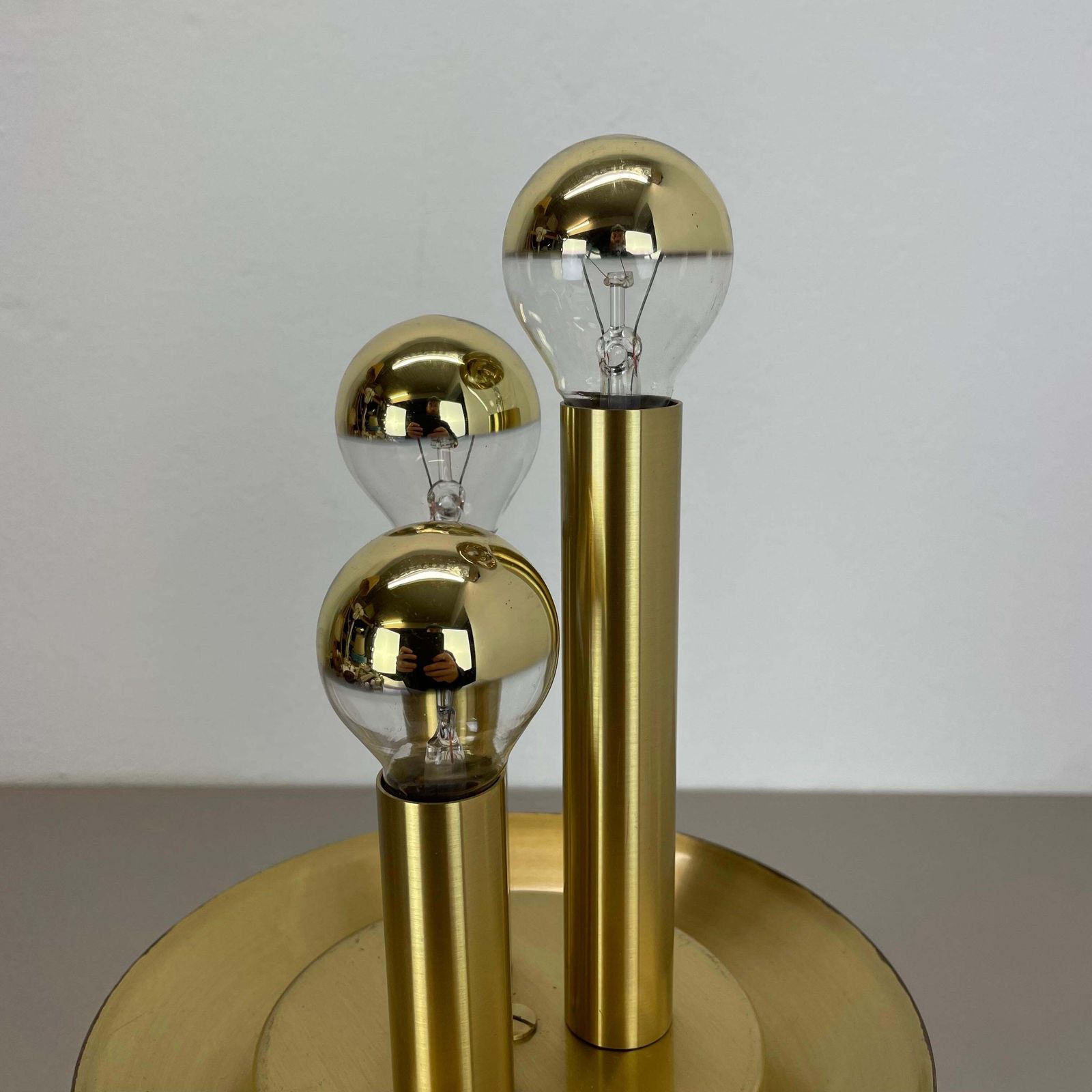 photo furniture Huge 44cm Hollywood Regency Stilnovo Style Brass Ball Table Light, Italy 1970s