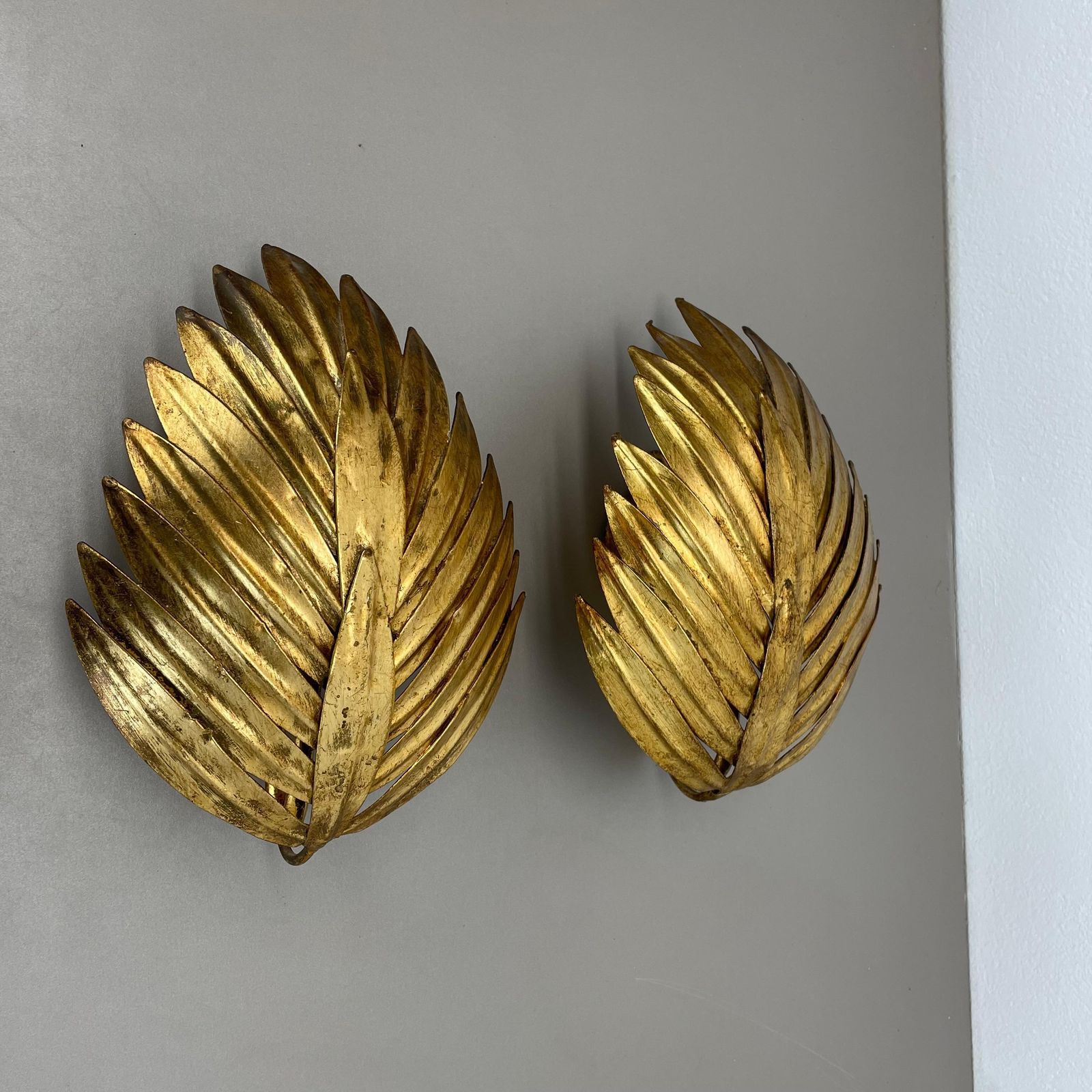 photo for sale Set Of 2 Hans Kögl Style Golden Florentiner Leaf Wall Light Sconces, Italy, 1980