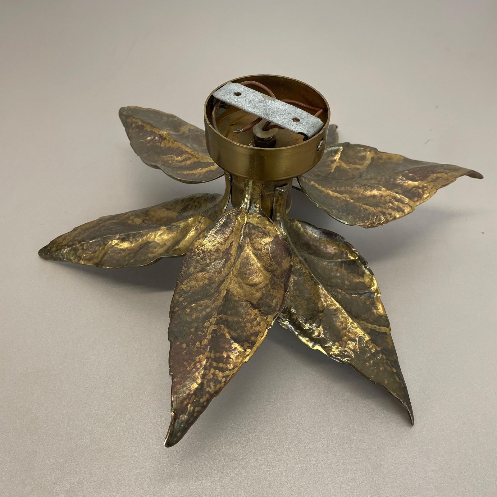 photo vintage Floral Brutalist Brass Metal Wall Ceiling Light By Willy Daro Belgium, 1970s No1
