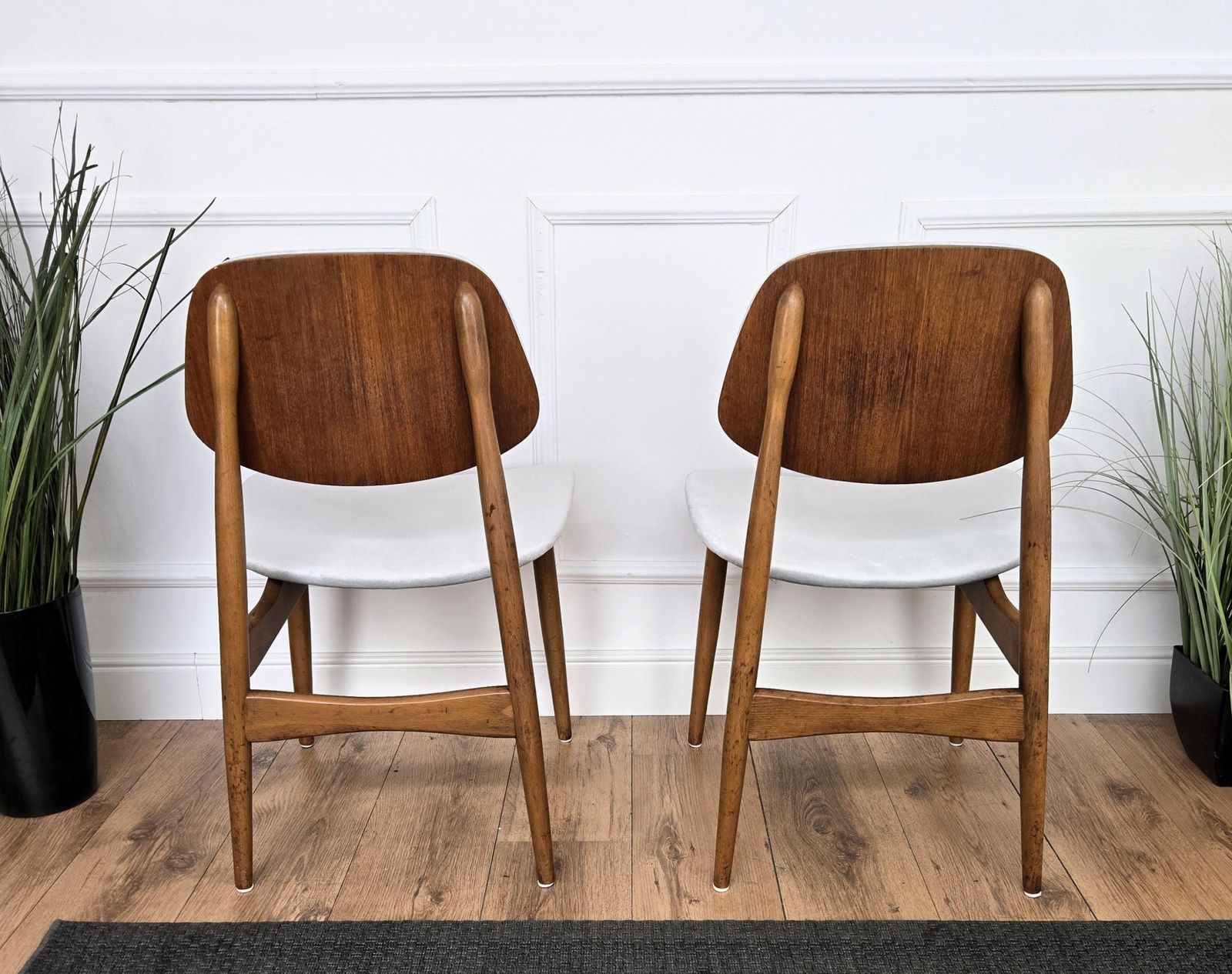 Set Of 6 Mid Century Modern Italian Walnut Wood Newly Upholstered Dining Chairs photo vintage