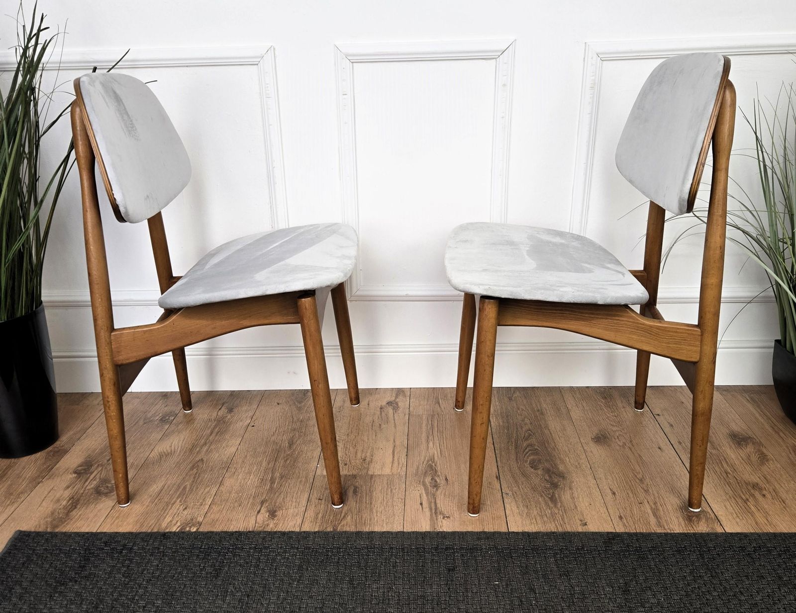 photo furniture Set Of 6 Mid Century Modern Italian Walnut Wood Newly Upholstered Dining Chairs