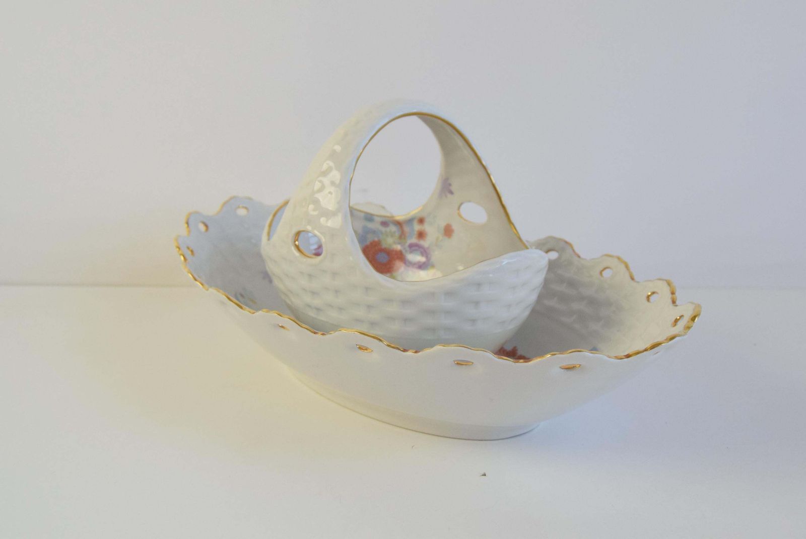 Pirken Hammer Porcelain Basket And Bowl Set With Gold Trim
