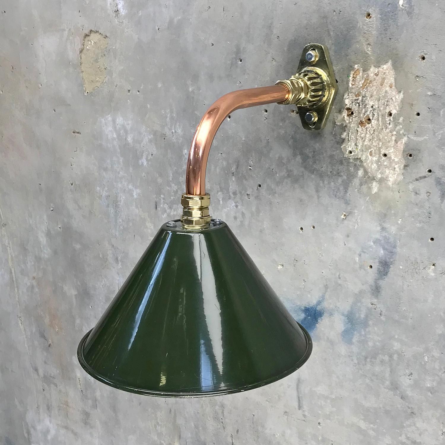 1980s Ex British Army Light Shade / Copper And Brass Cantilever, Original Green photo vinterior