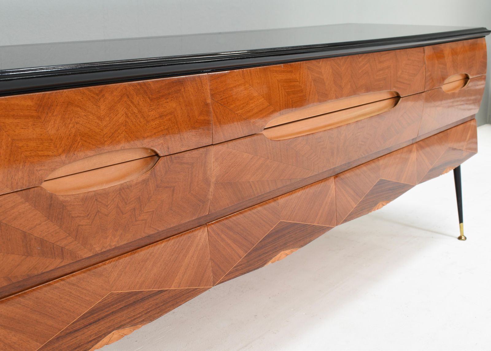 photo vinterior Italian Sideboard Attributed To Vittorio Dassi In Walnut, Glass And Brass, 1950s