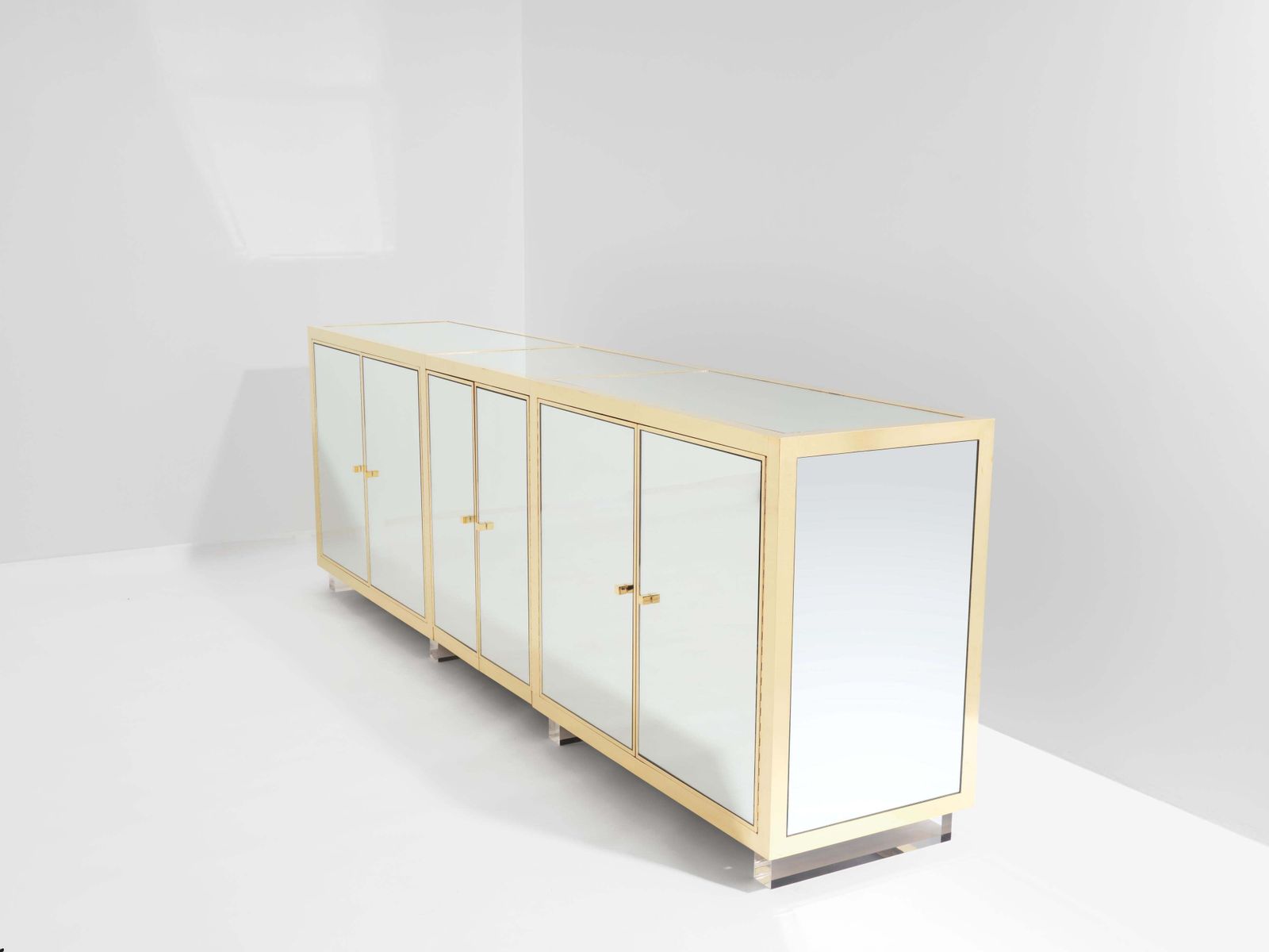 Enfilade Michel Pigneres en laiton, miroirs et pieds en lucite, années 1970 photo for sale