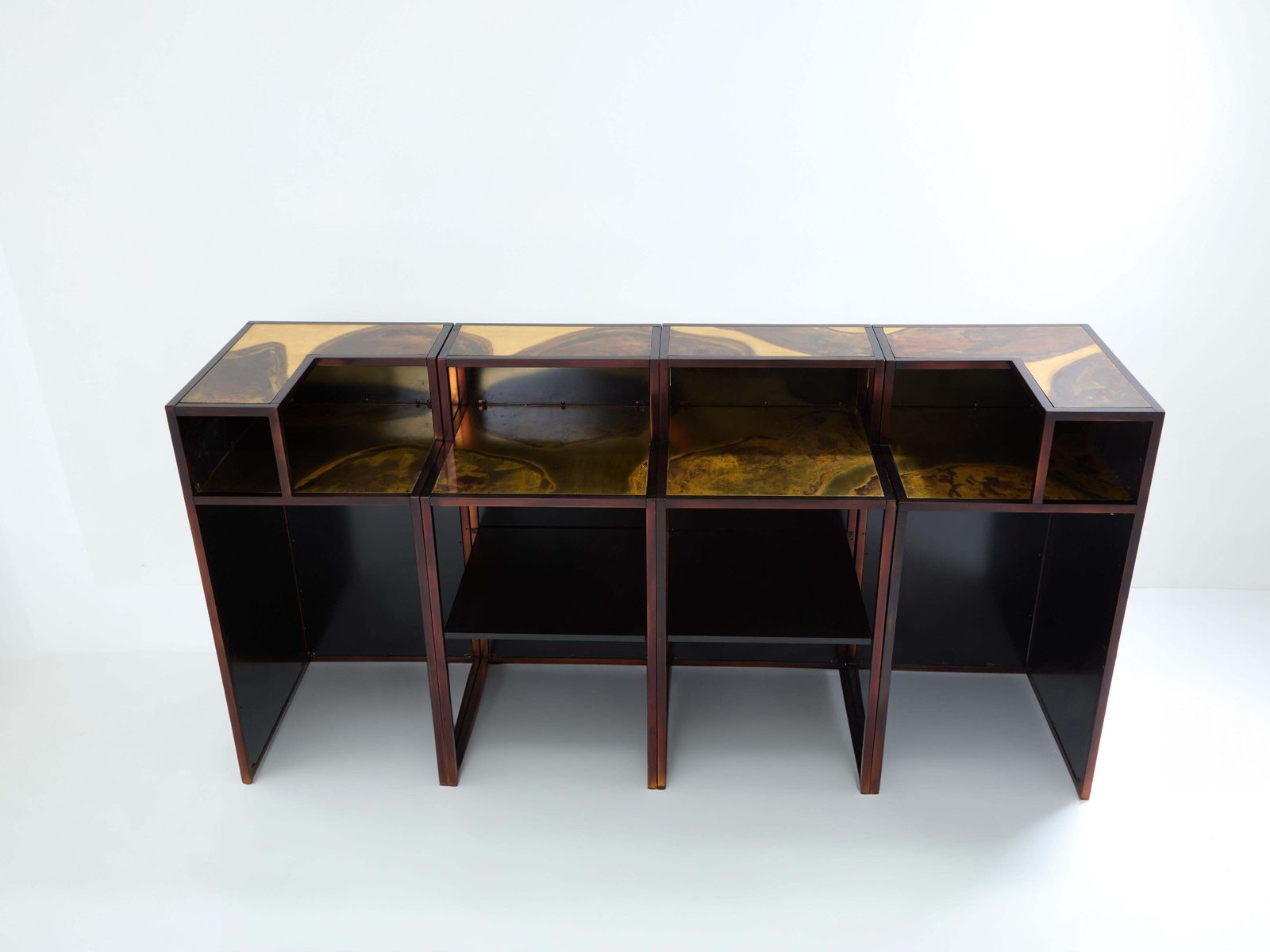 photo furniture Comptoirs de bar Isabelle et Richard Faure en laiton oxydé, années 1970