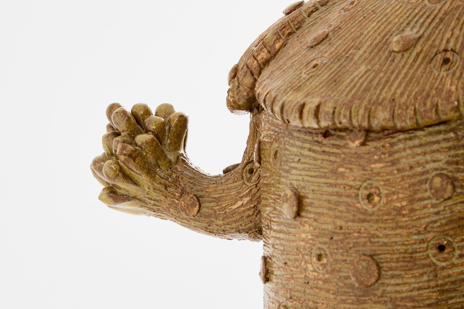 photo furniture Sculpture rhinocéros Valérie Courtet en grès émaillé, vers 2010
