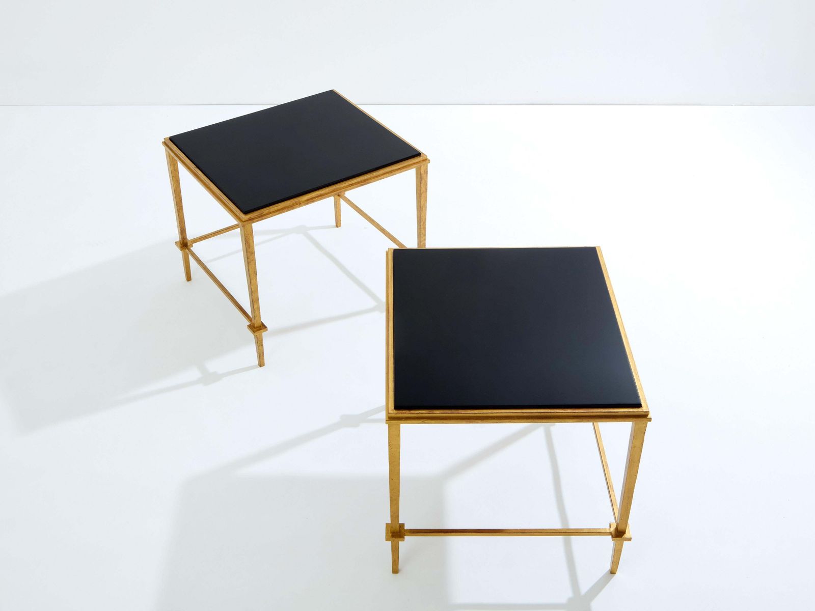 Paire de tables d'appoint Maison Ramsay en fer doré et laque noire, 1950 photo for sale