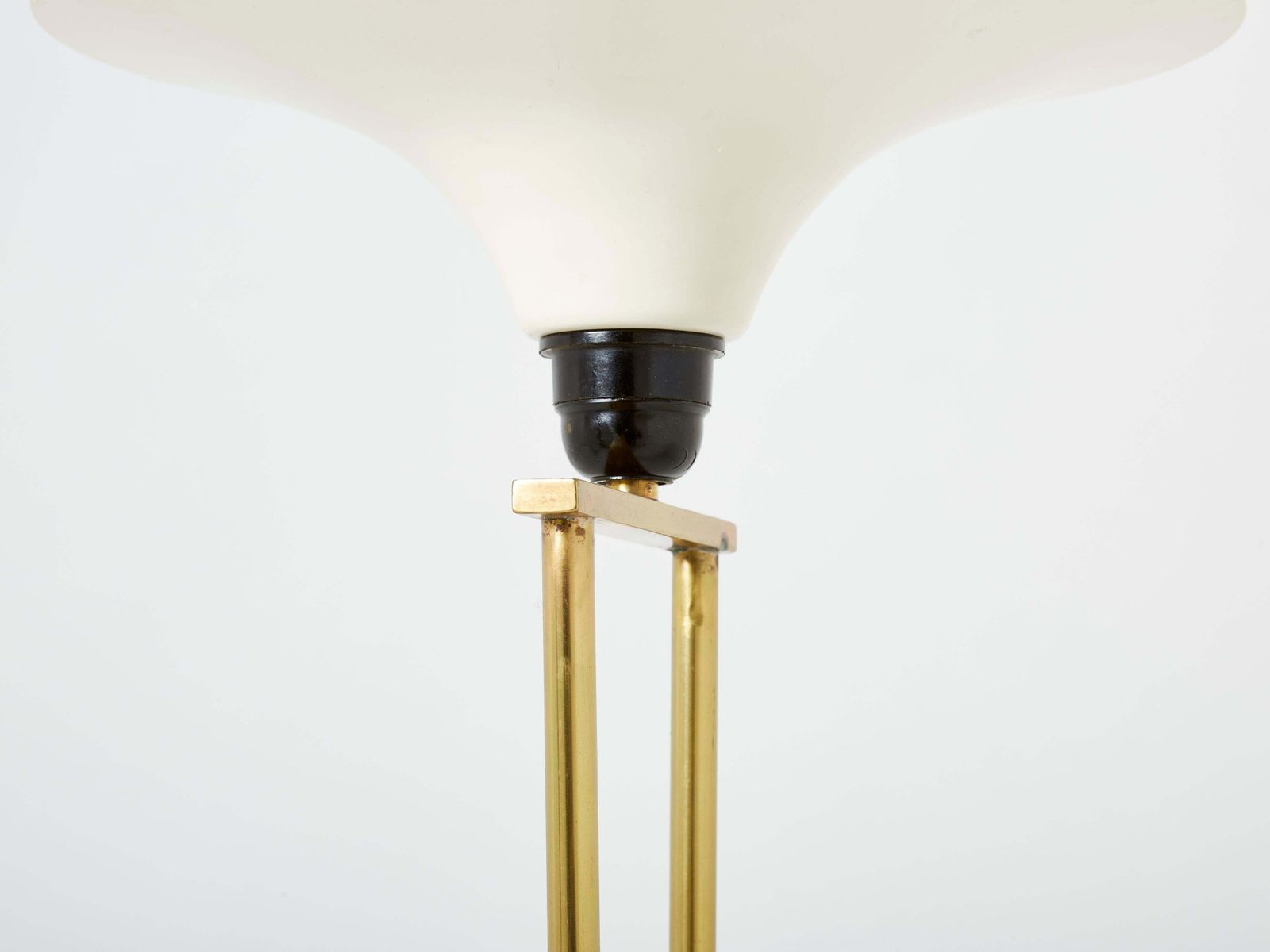 photo furniture Lampadaire italien en laiton et opaline, socle en marbre, années 1960