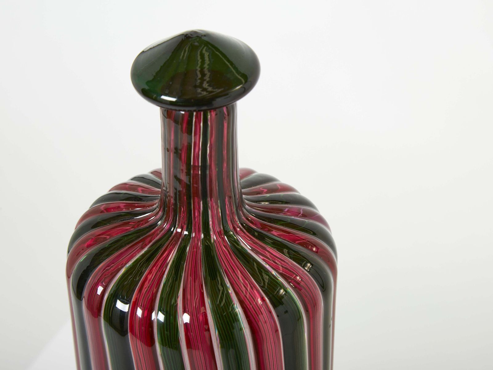 Flacon Gio Ponti Paolo Venini en verre de Murano, série Morandiana, 1982 photo for sale