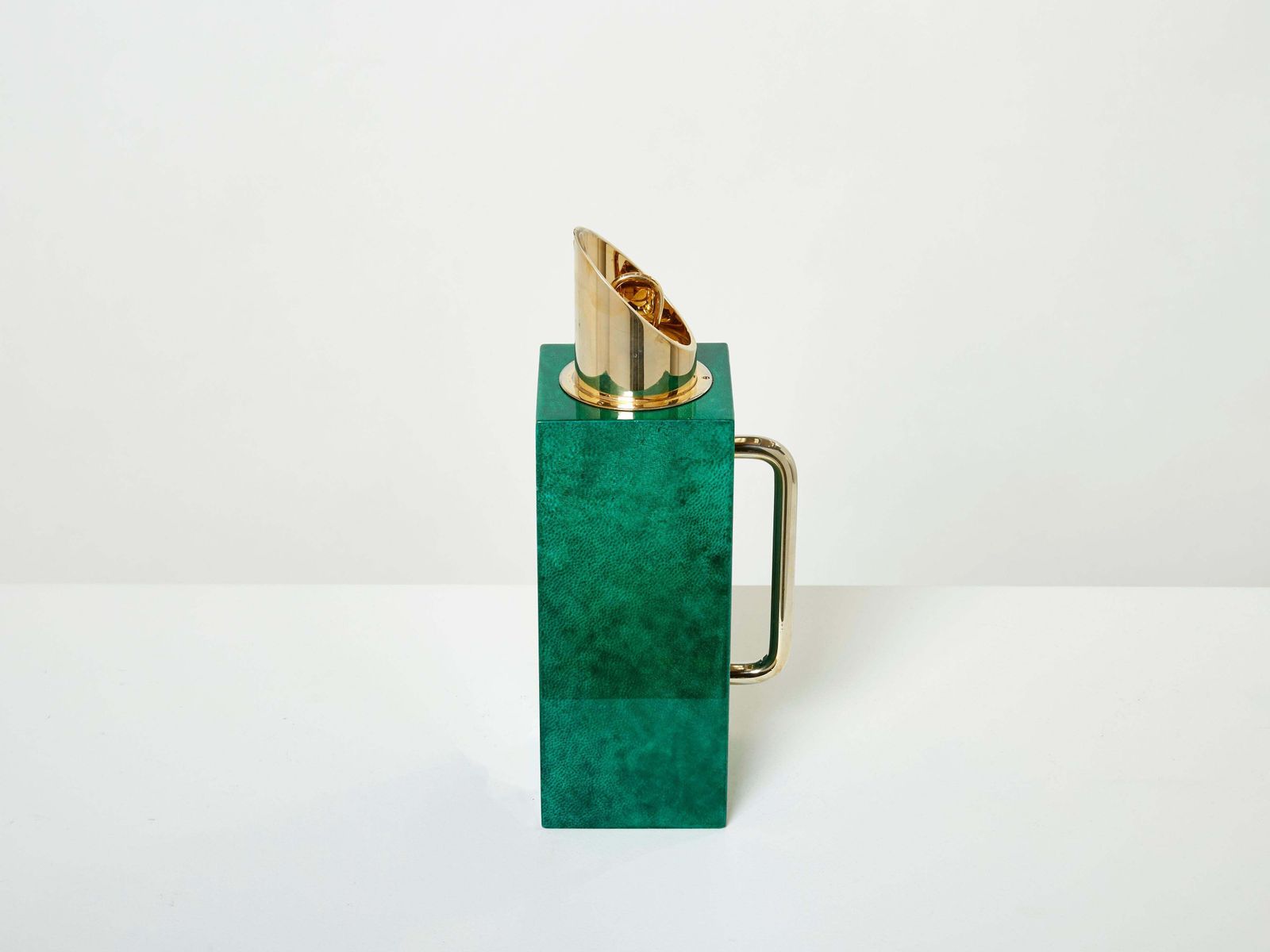 Carafe thermos Aldo Tura en parchemin de chèvre vert émeraude et laiton, années 1960 photo for sale