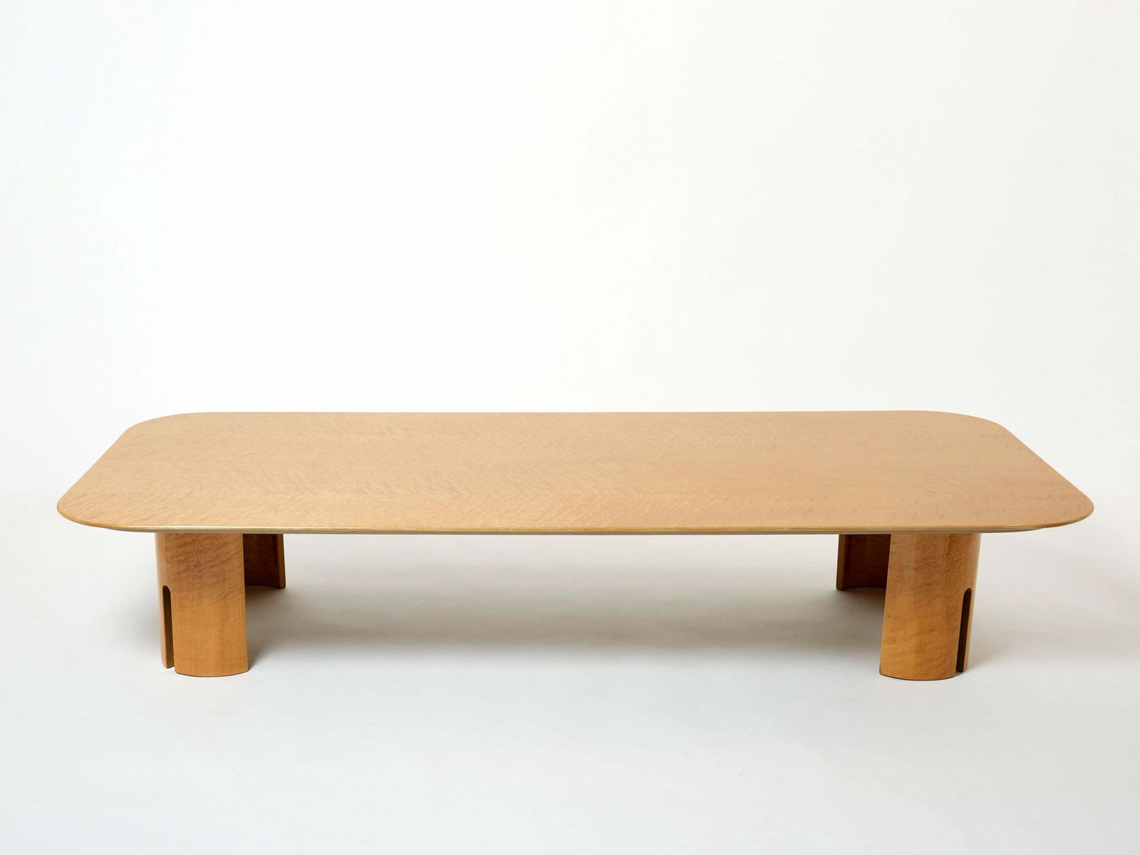 Table basse extra-large Giovanni Offredi pour Saporiti, érable et laiton, années 1980 photo for sale