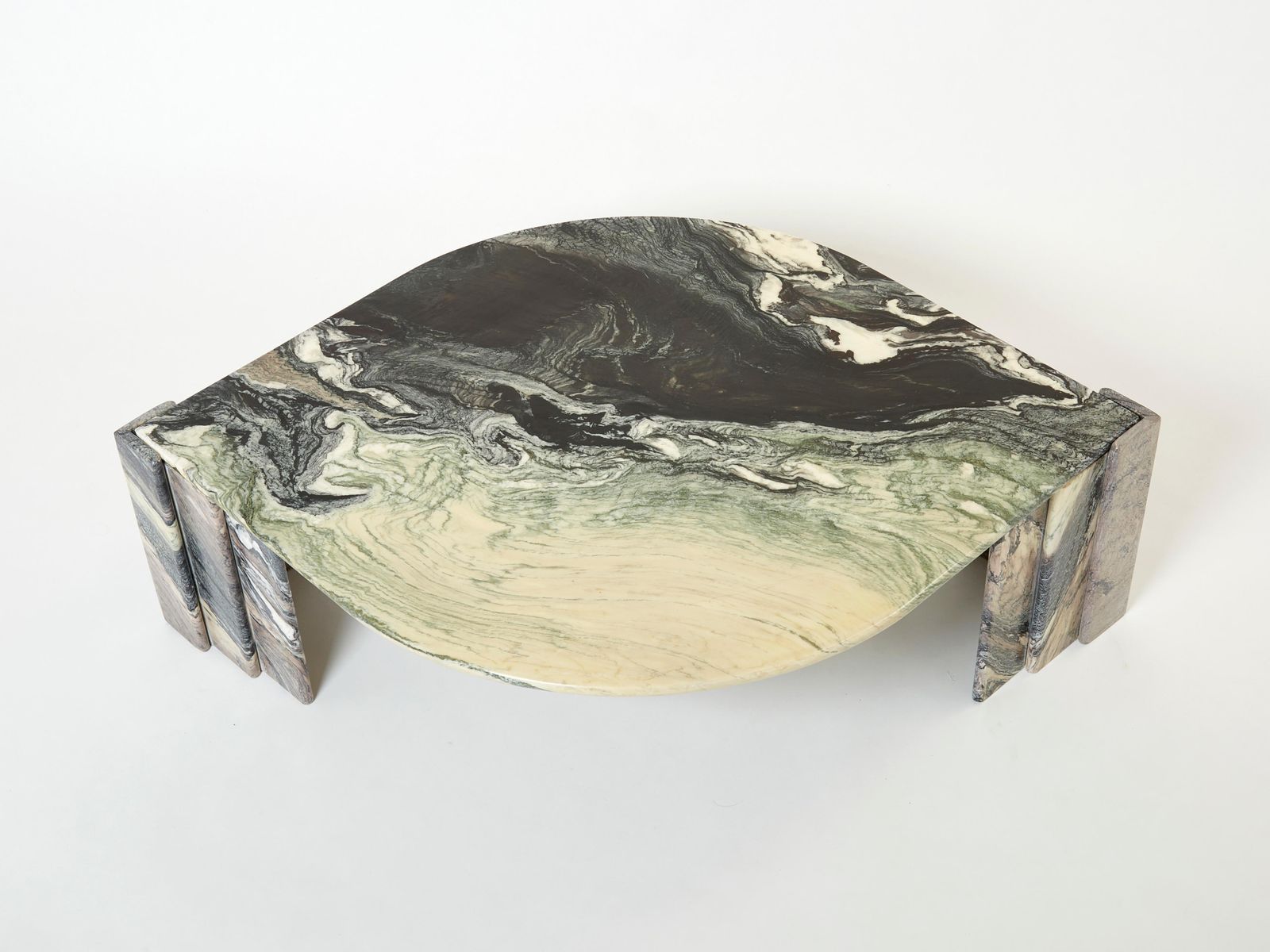 Grande table basse en marbre de Sicile, forme œil, années 1970 photo for sale