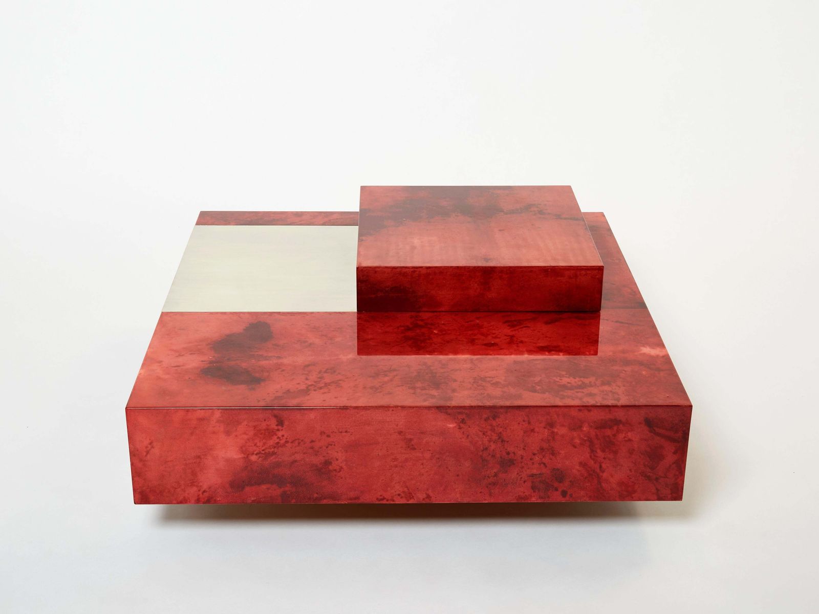 photo vinterior Table basse Aldo Tura en parchemin de chèvre rouge et acier, 1960