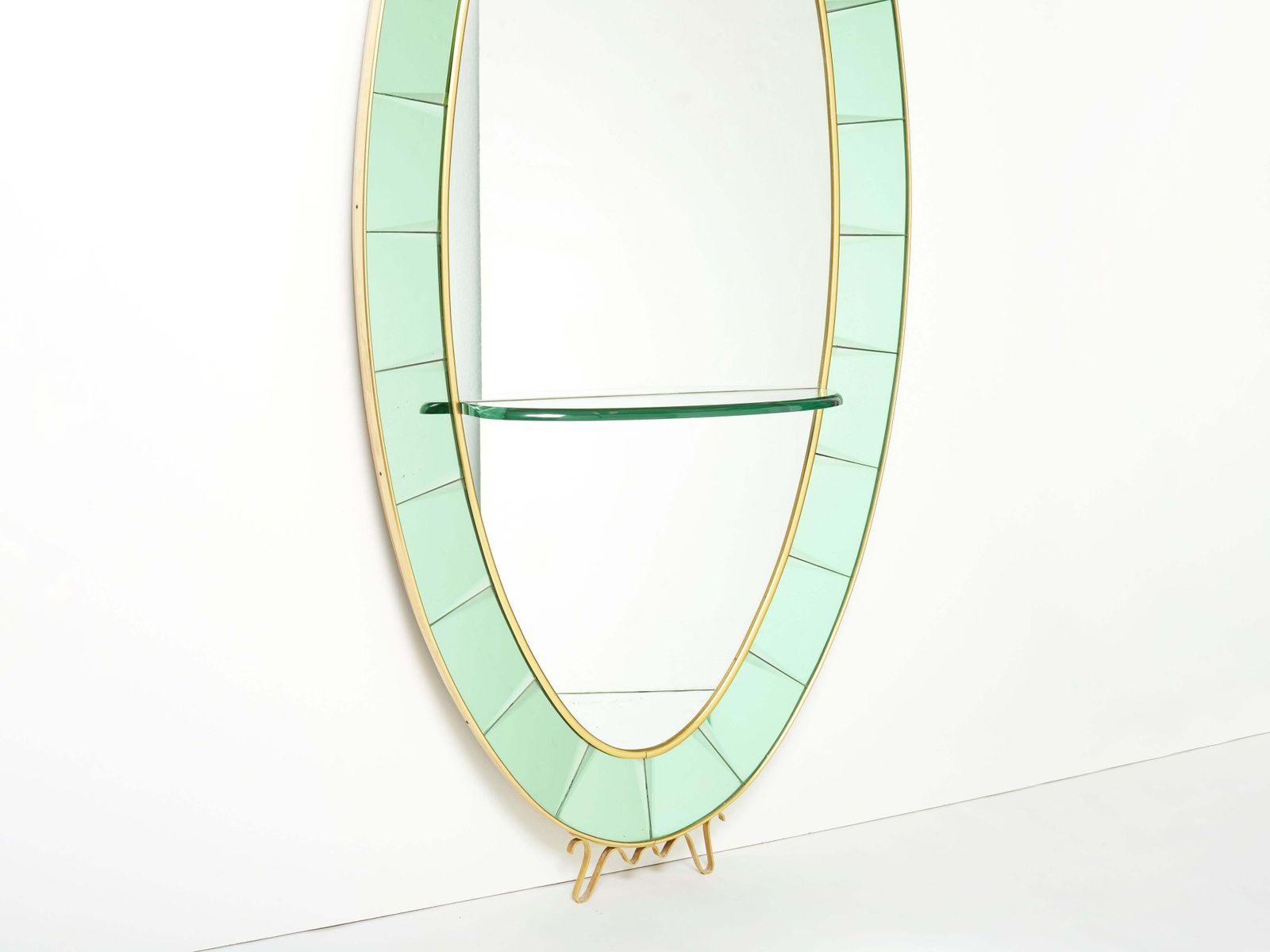 Miroir ovale Cristal Arte en cristal vert et laiton, années 1950 photo for sale