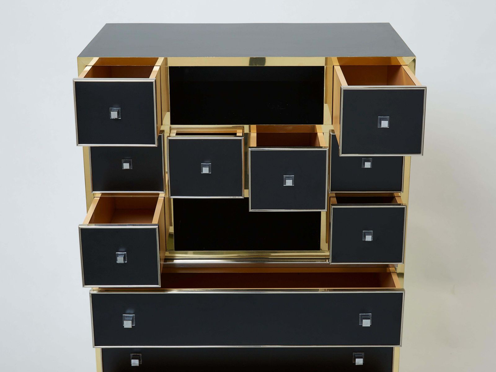 Cabinet secrétaire Michel Pigneres en laiton, chrome et laque noire, années 1970 photo vinterior