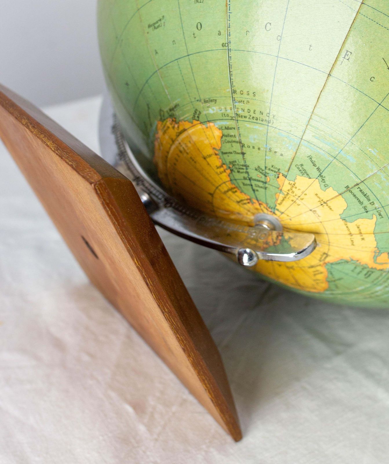 United Kingdom, Earth Globe Philips Challenge, 20th Mid Century 1966 photo buy