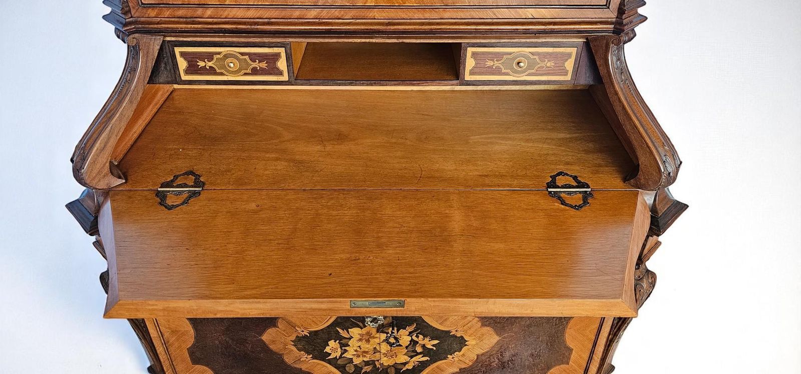 Italian Midcentury Sideboard Or Trumeau Inlaid By Pietro Ferrario, Italy 1946 photo vintage