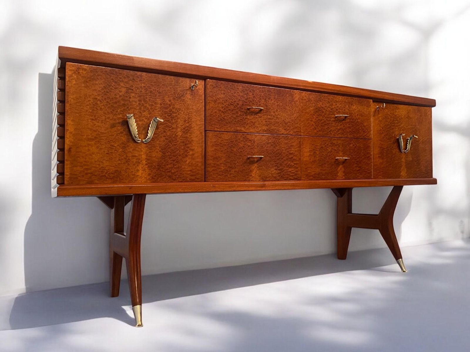 Italian Midcentury Amboyna Briar Sideboard By Vittorio Dassi, 1950s photo vinterior