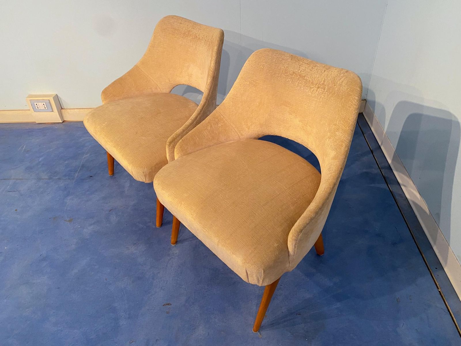 Couple Of Italian Mid Century Armchairs In Yellow Velvet By Vittorio Dassi photo 1473.0
