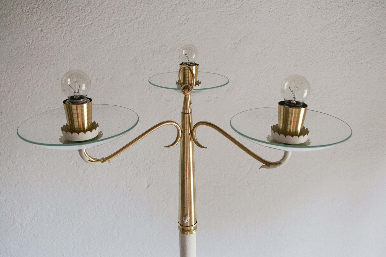 Italian  Ash Wood Polished Brass Lamp Floor Attributed To Pietro Chiesa  1940s photo for sale