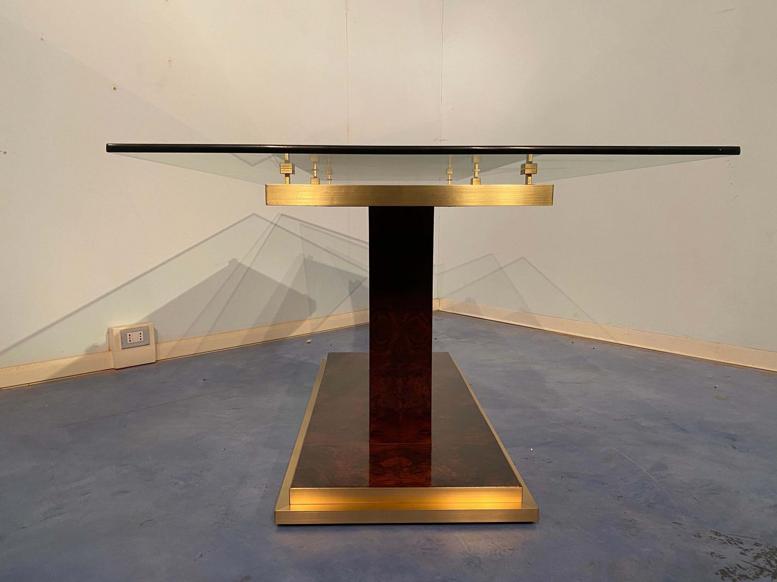 photo furniture Italian Mid Century Modern Dining Table In Thick Glass And Walnut Root, 1970s