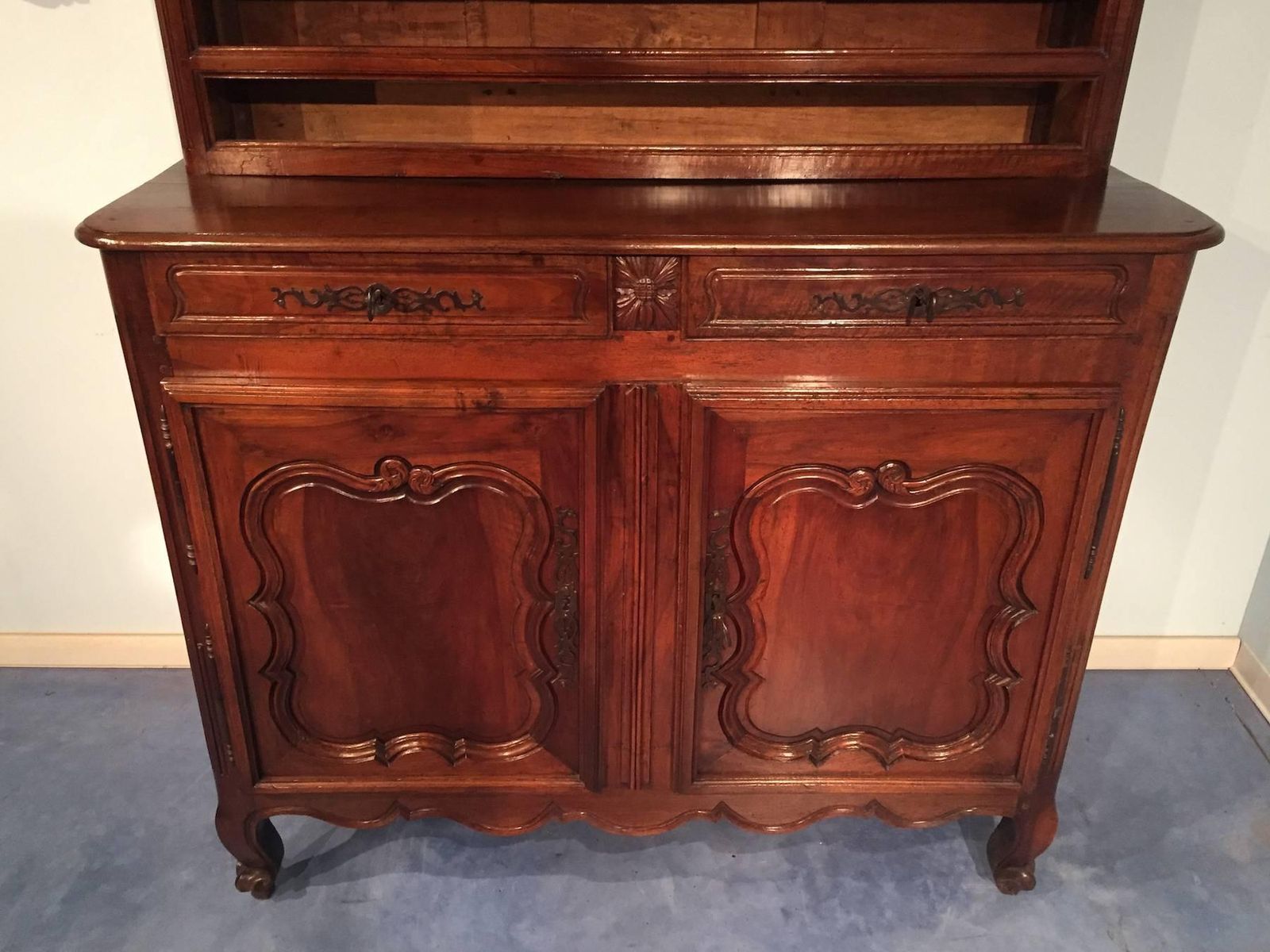 18th Century Italian Louis XV Carved Walnut Sideboard Plate Rack photo 5309.0