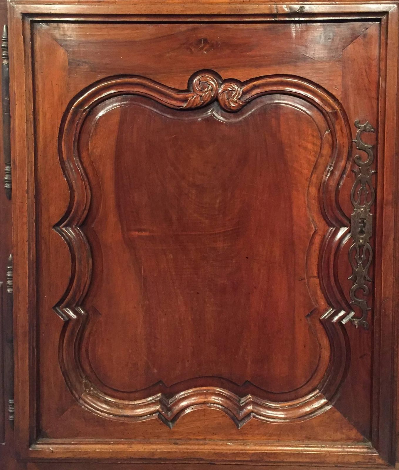 photo furniture 18th Century Italian Louis XV Carved Walnut Sideboard Plate Rack