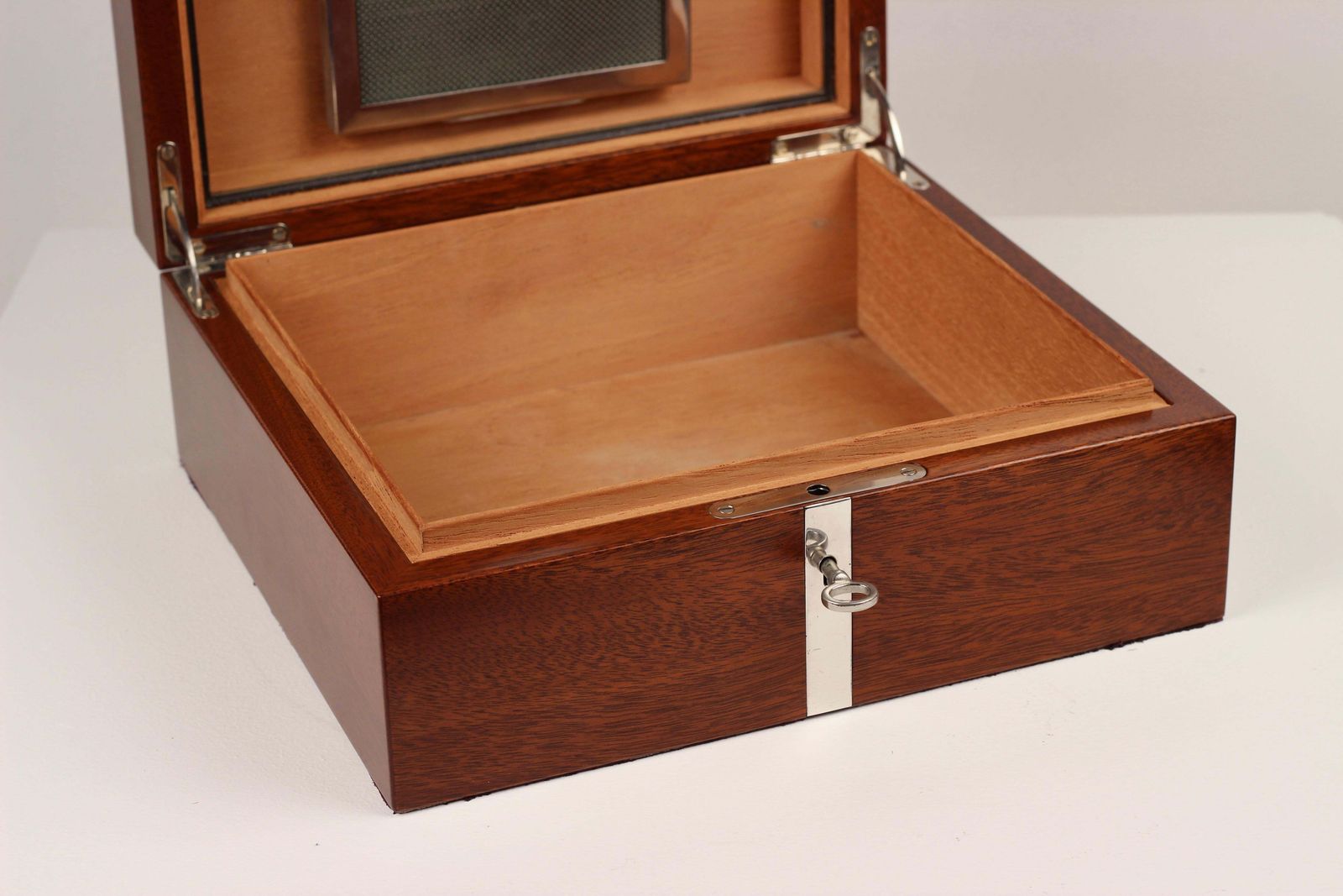 photo vinterior Asprey London Silver Banded Rosewood Humidor With Key And Hygrometer 2005