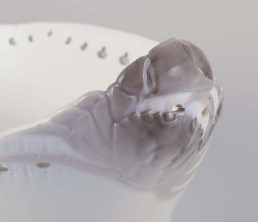 Royal Copenhagen, Large Art Nouveau Jardinière Modelled With Crabs. photo vinterior