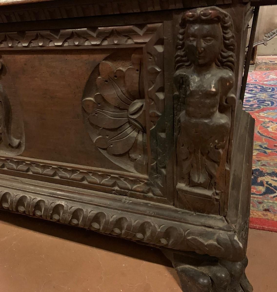 879 / 5.000 Elegant And Imposing Carved Chest, Made Of Solid Dark Walnut, Italy photo vinterior