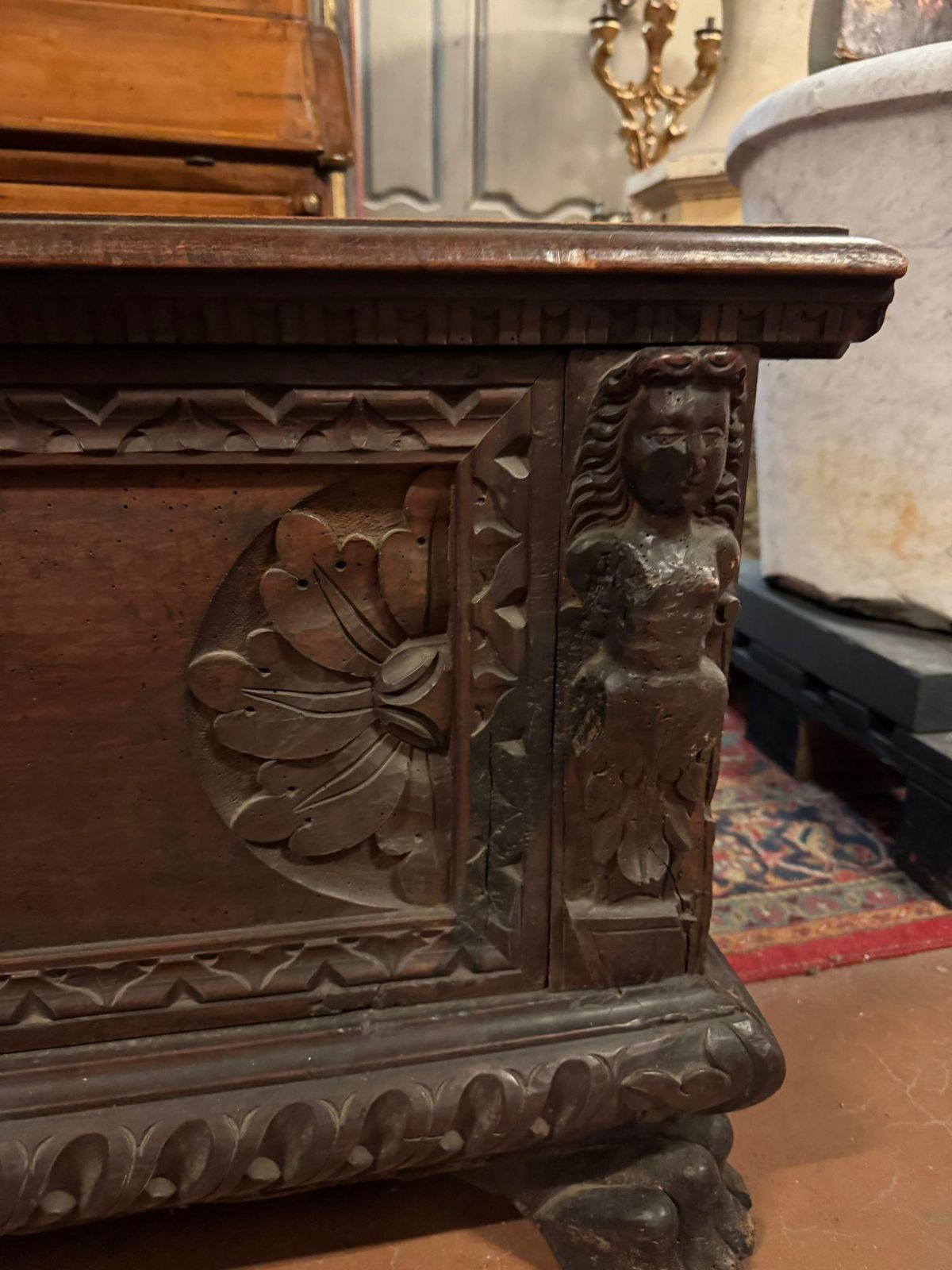 photo furniture 879 / 5.000 Elegant And Imposing Carved Chest, Made Of Solid Dark Walnut, Italy