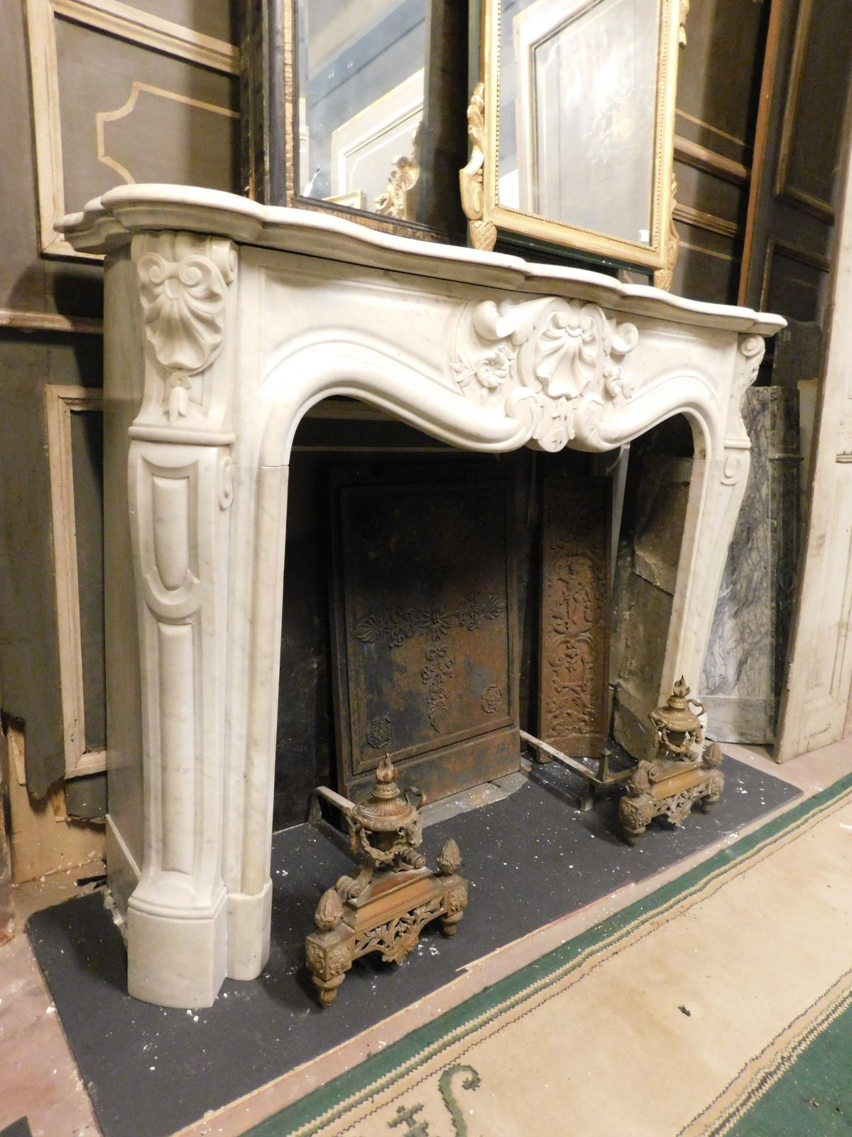 7625.0 Fireplace Handle Carved With Three Shells In White Carrara Marble, France photo