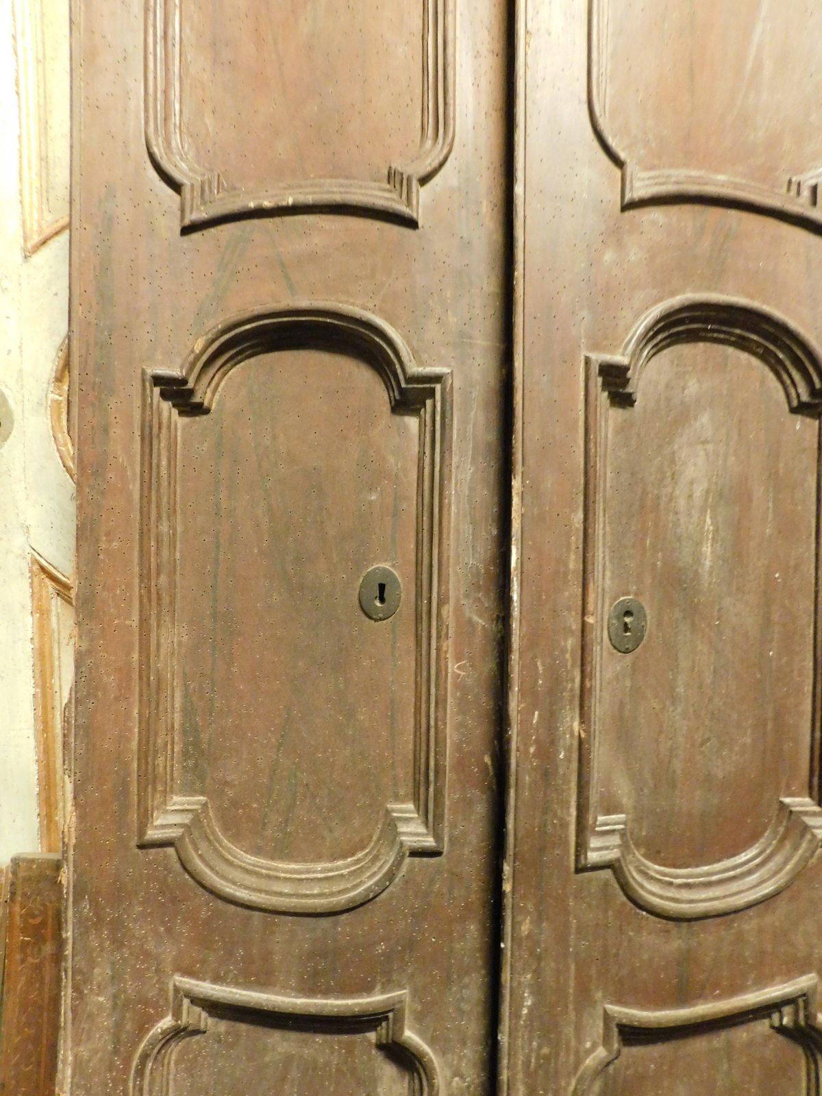 Particular Walnut Door, Double Jointed With Two Leaves And Carved Panels, Italy photo vinterior