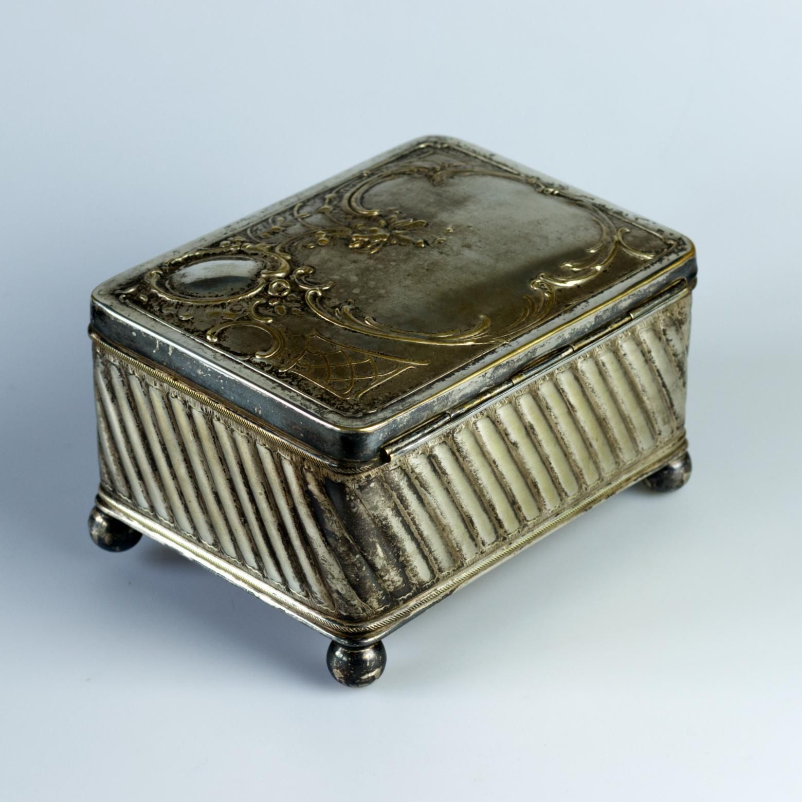 Silver Plated Cigarette Or Cigar Box Humidot With Cedar Filling Circa 1900s photo Home Decor