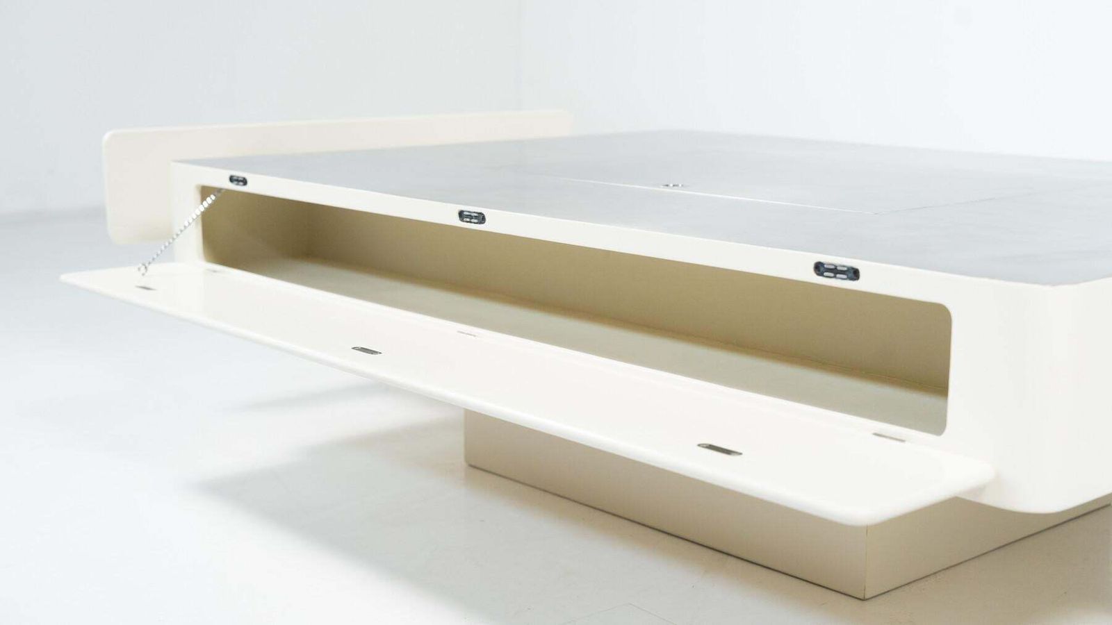 White Caori Coffee Table By Vico Magistretti For Gavina, Italy, 1960s photo vintage
