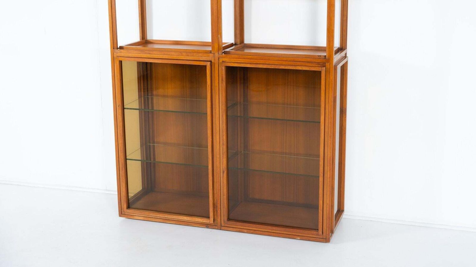 photo vinterior Mid Century Modern Shelves, Wood And Glass