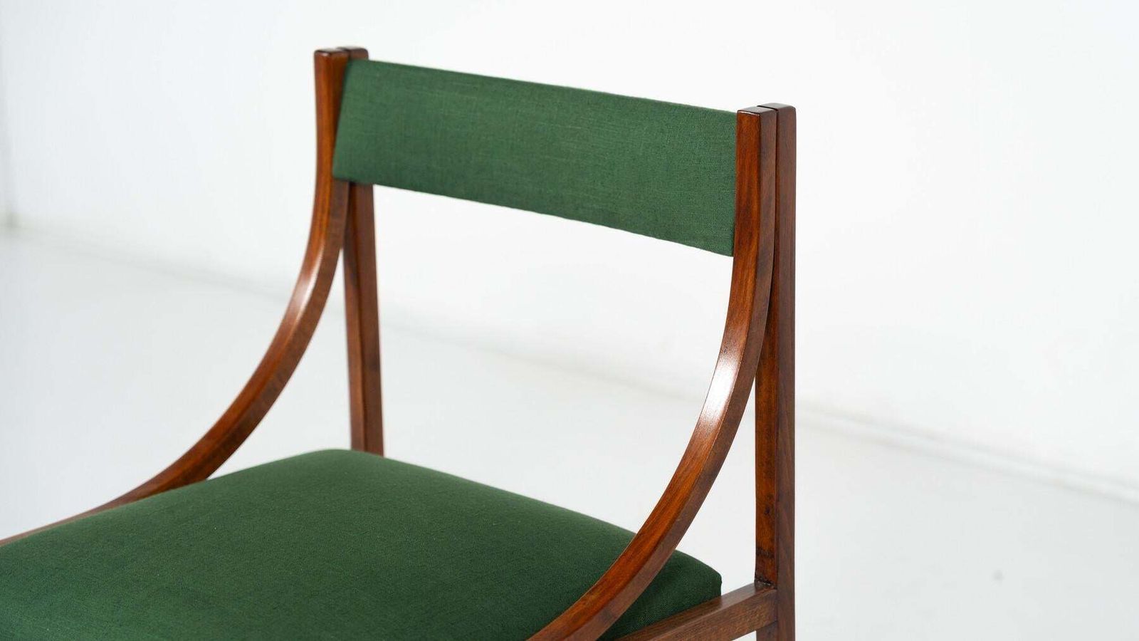 photo vintage Mid Century Modern Set Of 6 Armchairs, Wood And Fabric, Italy, 1960s