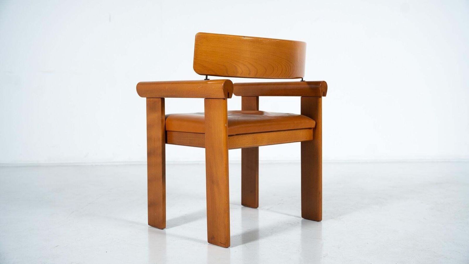 photo buy Set Of 4 Architectural Armchairs, Cognac Leather, Italy